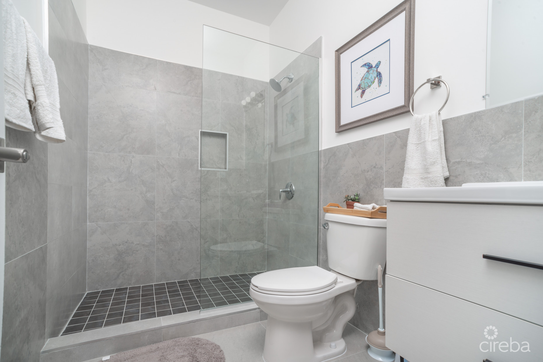 ACROSS FROM BEACH--SOUTH SOUND--3BED/3.5BATH TOWNHOUSE--FENCED YARD--THE MANTRAS