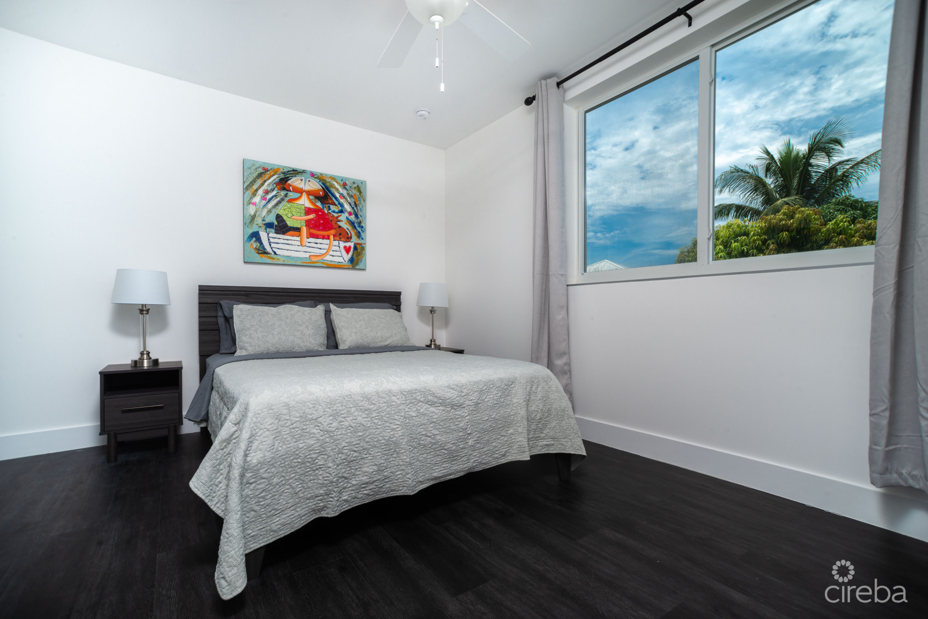 ACROSS FROM BEACH--SOUTH SOUND--3BED/3.5BATH TOWNHOUSE--FENCED YARD--THE MANTRAS