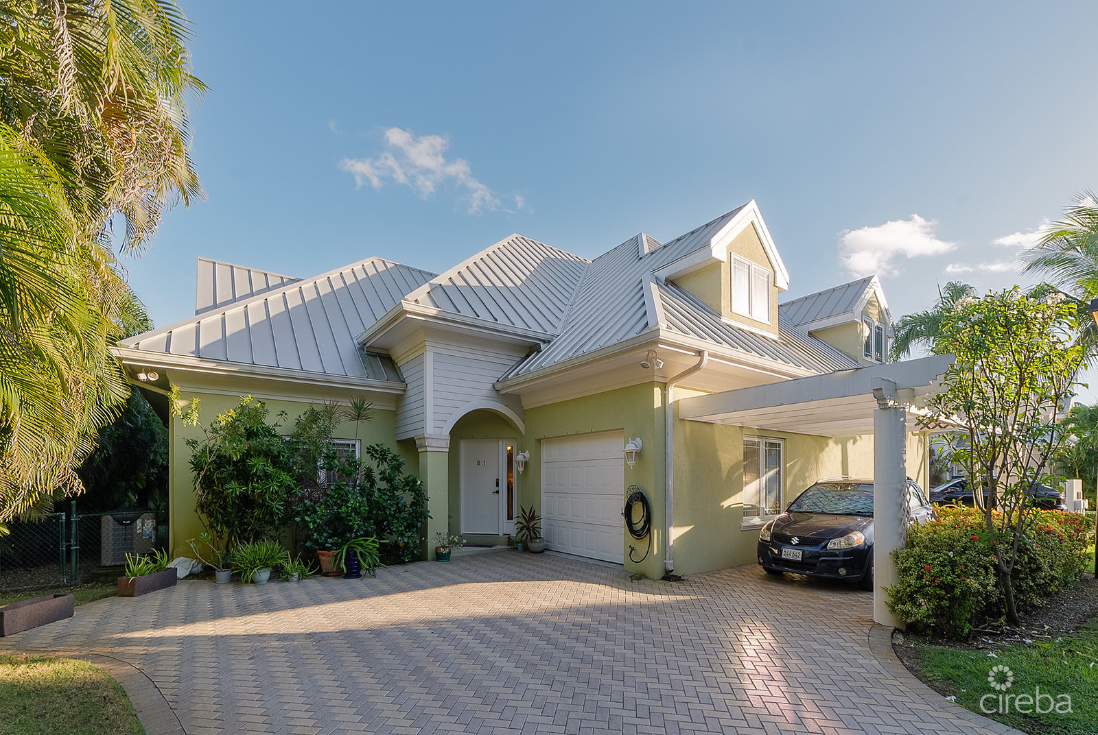 FULLY RENOVATED SAVANNAH GRAND 4 BEDROOM FAMILY HOME