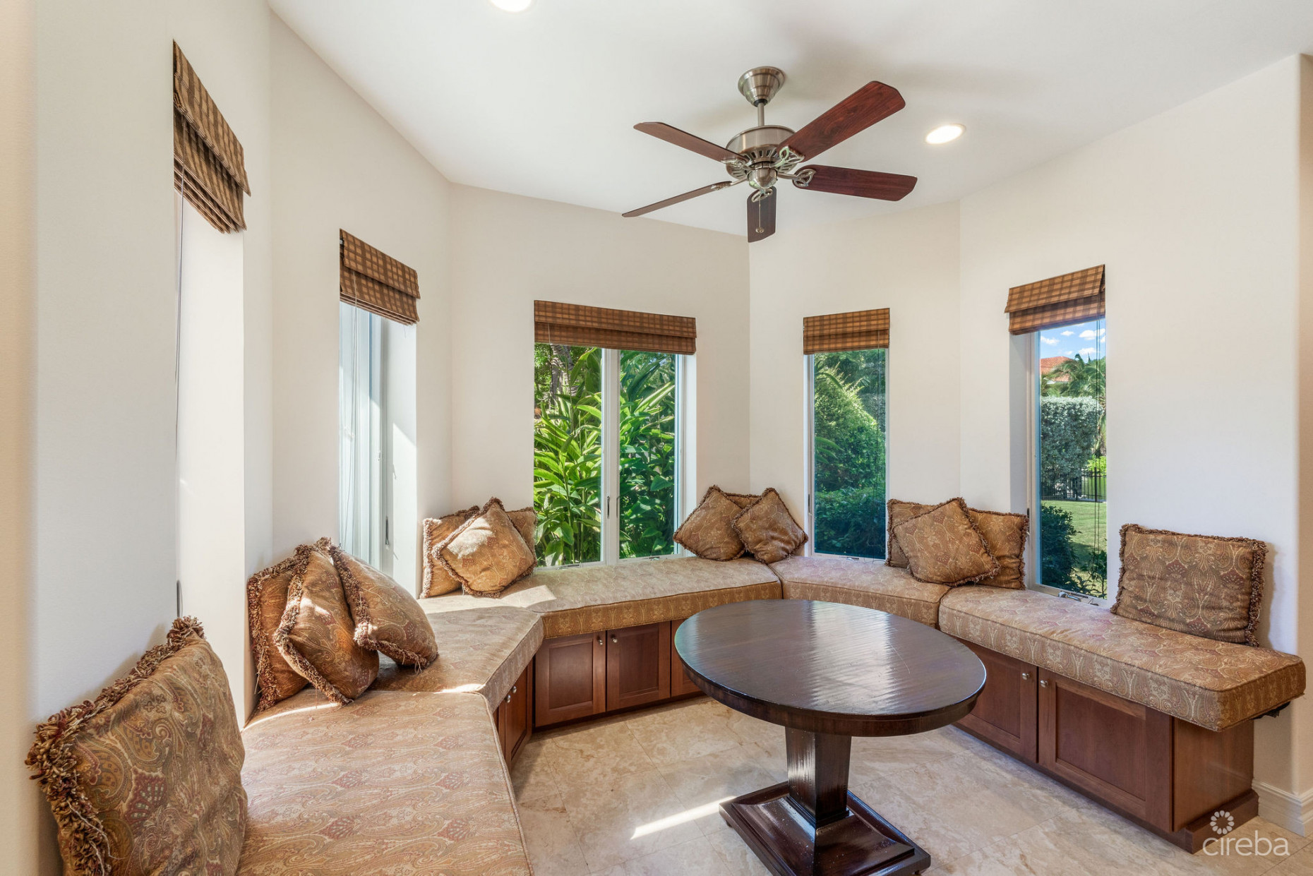 61 HOYA QUAY CRYSTAL HARBOUR