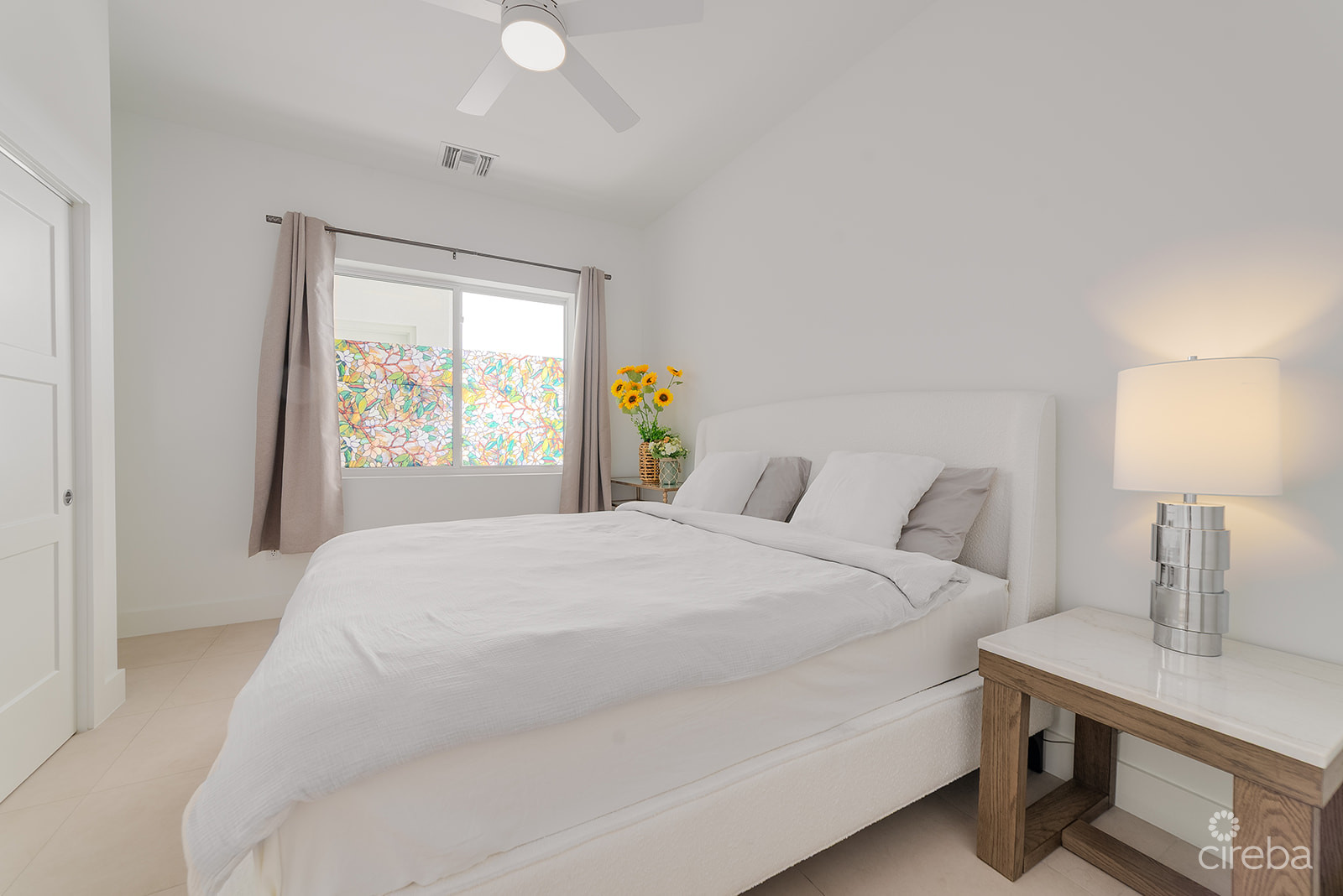 SUNSET POINT 19 - TOP FLOOR  PENTHOUSE WITH PANORAMIC SEA VIEWS