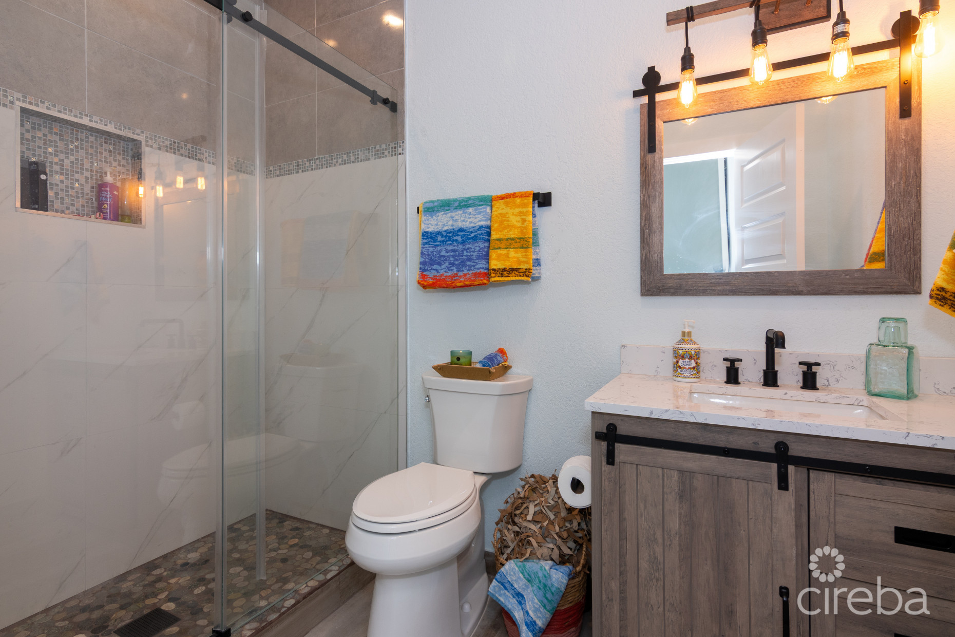 ROCK ROAD OCEAN FRONT HOME