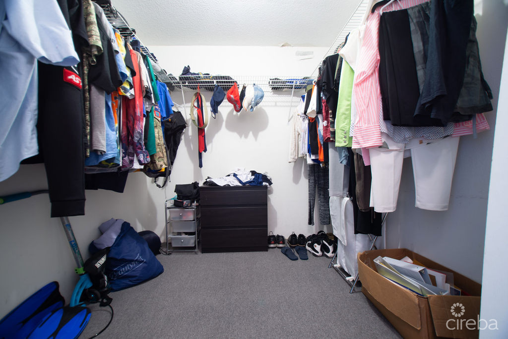 CHARMING & CENTRALLY LOCATED SOUTH COVE IN SOUTH SOUND