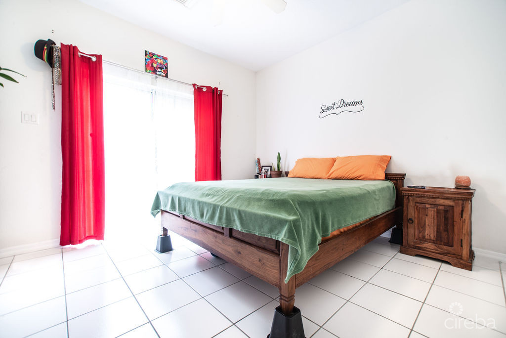 CHARMING & CENTRALLY LOCATED SOUTH COVE IN SOUTH SOUND