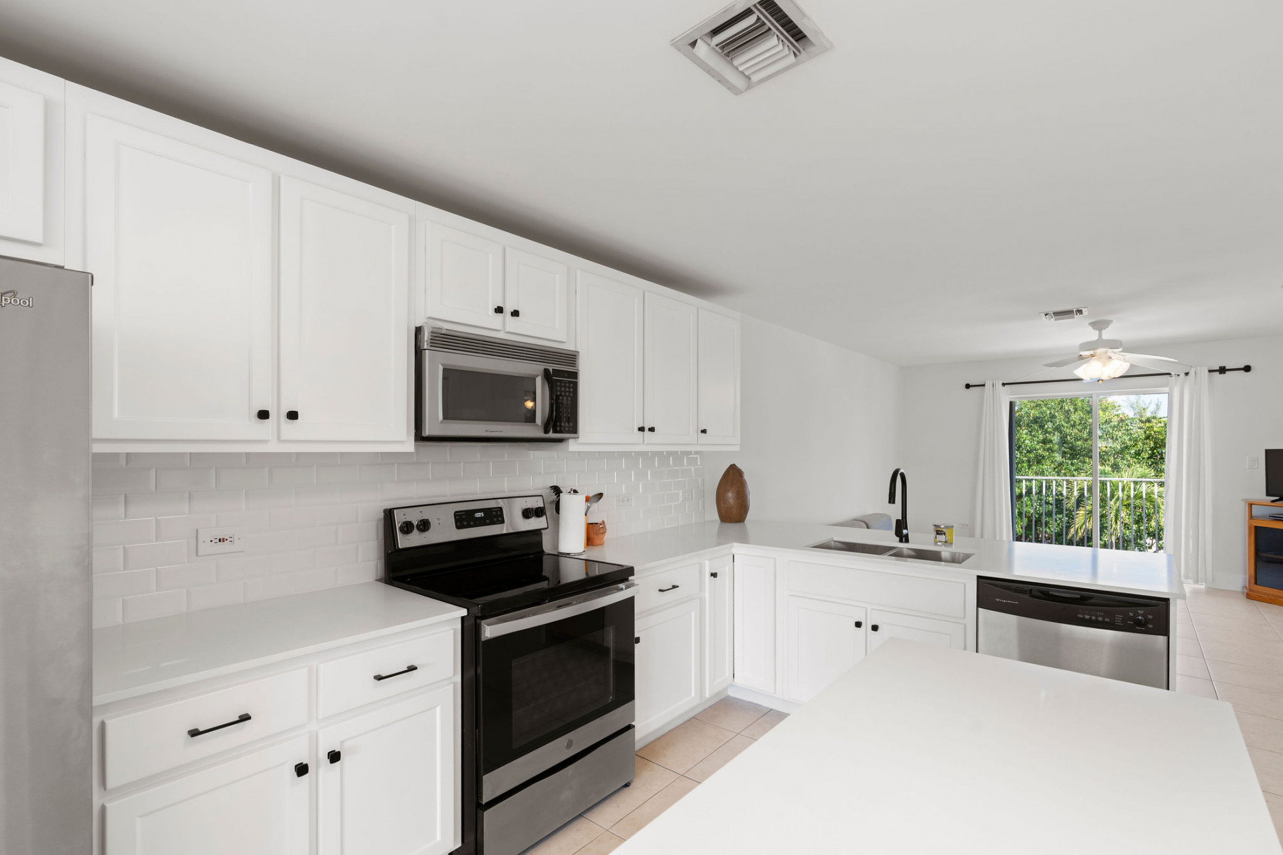 Cayman Escape #7 Canalfront With Dock