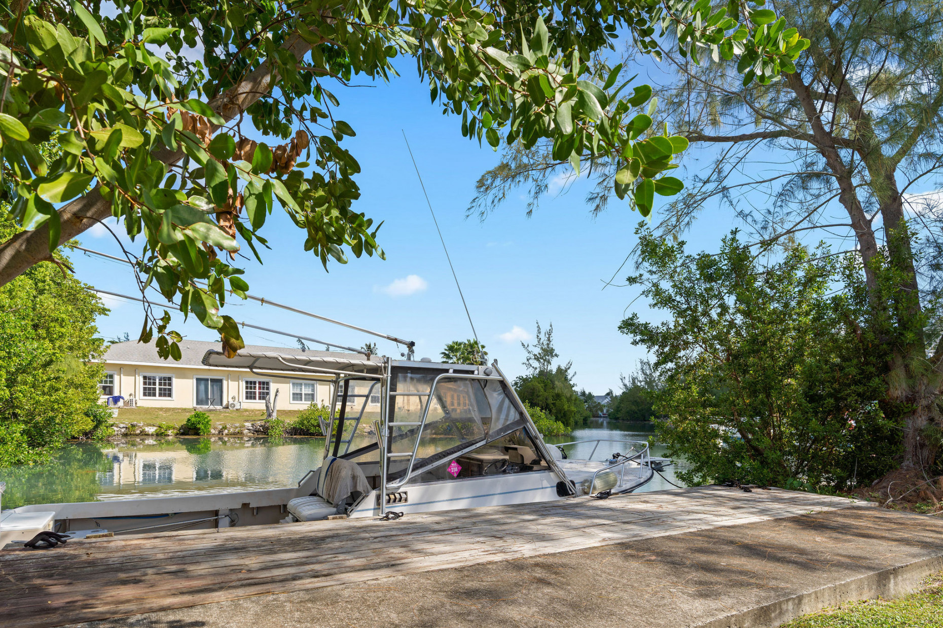 Cayman Escape #7 Canalfront With Dock