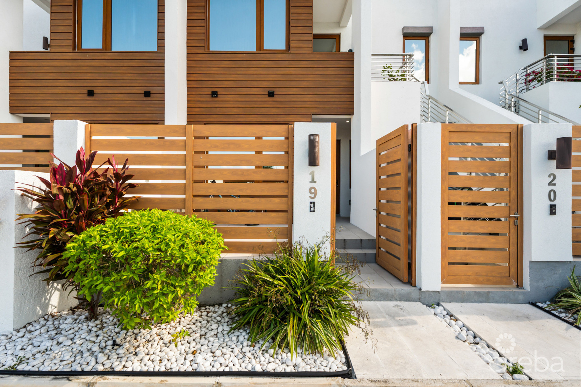 ARVIA  CANAL FRONT 2 BED, 2 BATH  PLUS DEN