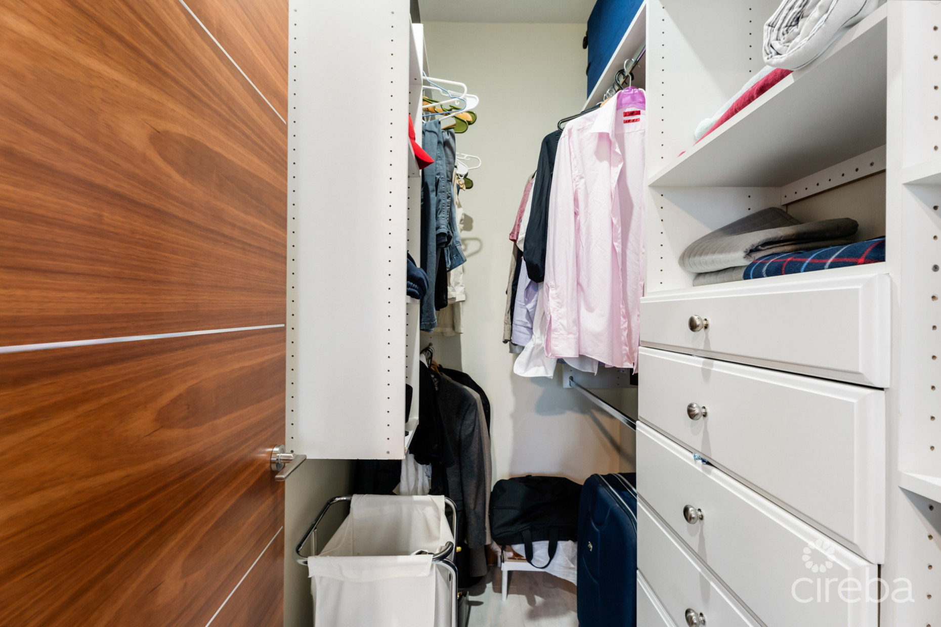 ARVIA  CANAL FRONT 2 BED, 2 BATH  PLUS DEN