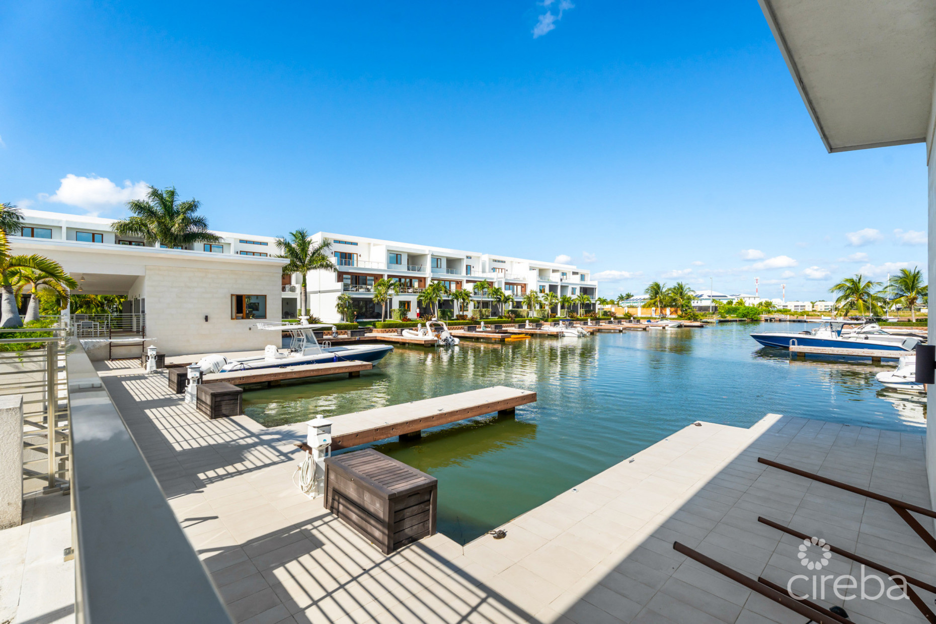 ARVIA  CANAL FRONT 2 BED, 2 BATH  PLUS DEN