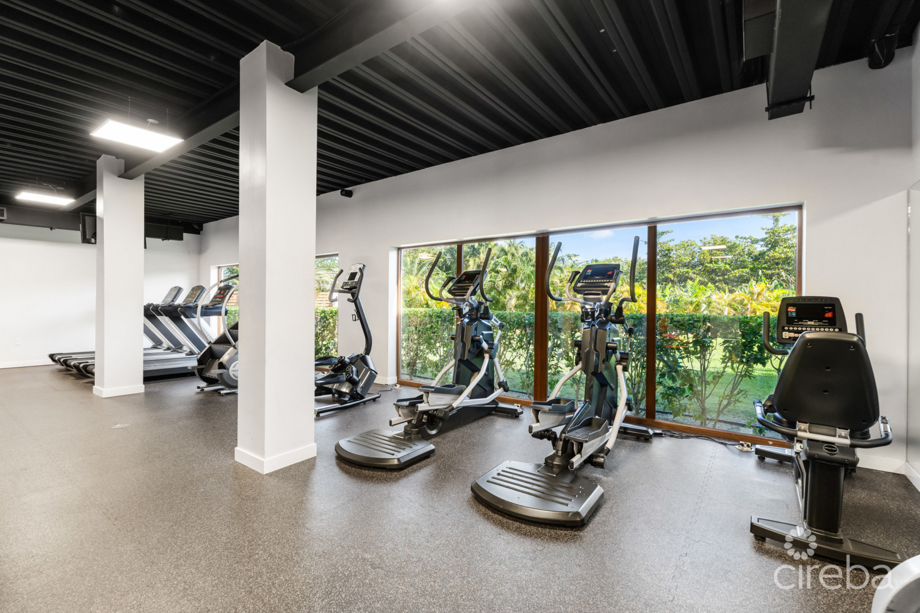 ARVIA  CANAL FRONT 2 BED, 2 BATH  PLUS DEN