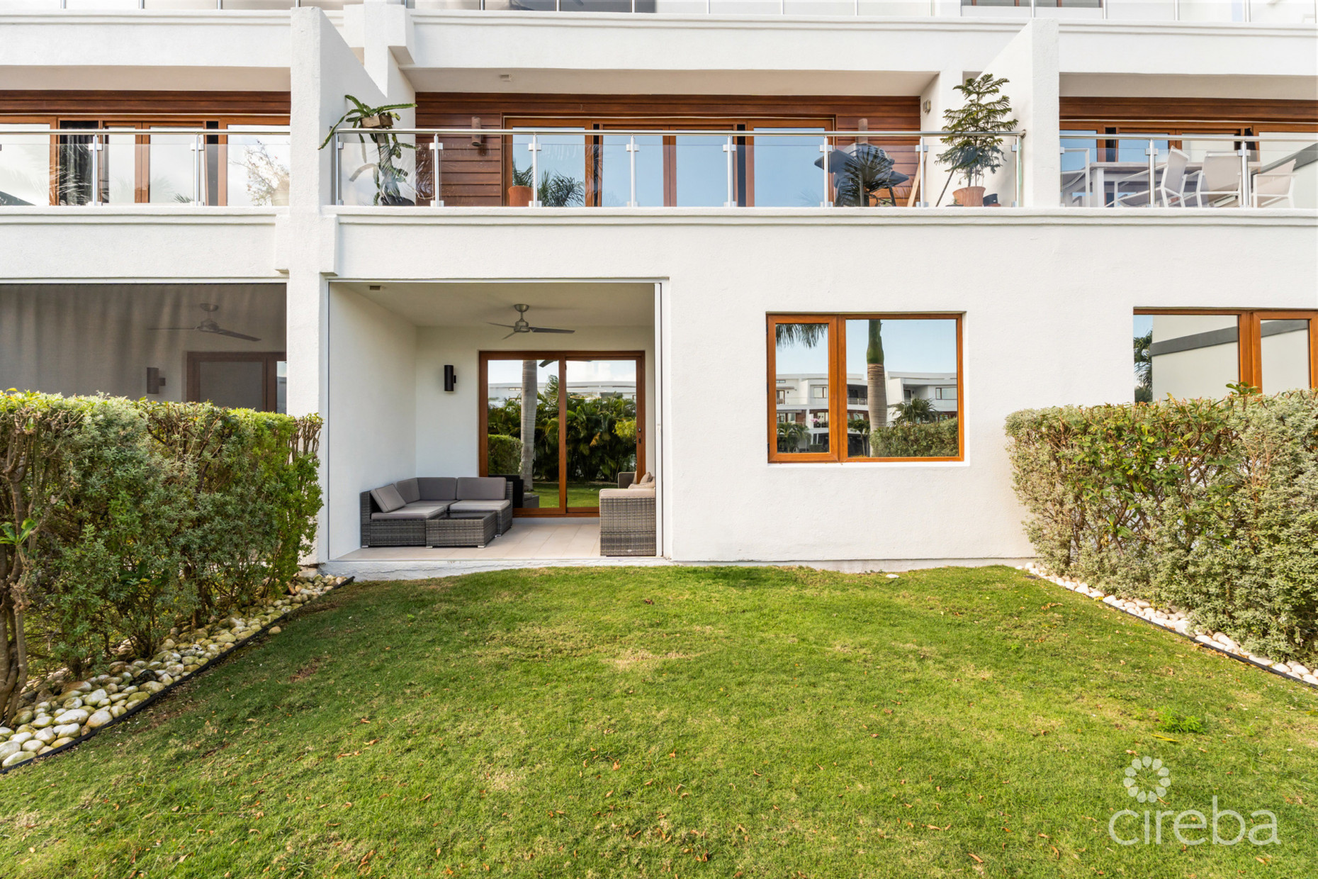 ARVIA  CANAL FRONT 2 BED, 2 BATH  PLUS DEN