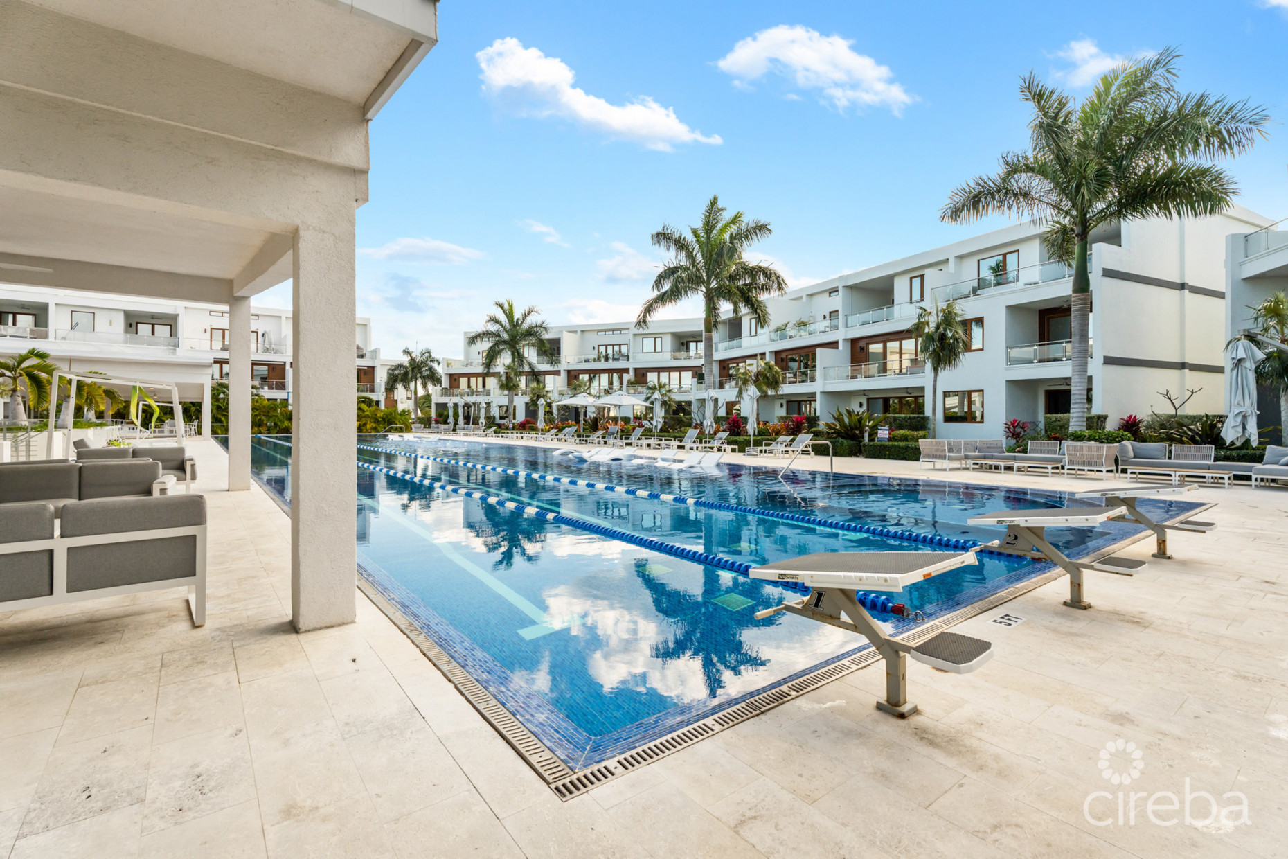 ARVIA  CANAL FRONT 2 BED, 2 BATH  PLUS DEN