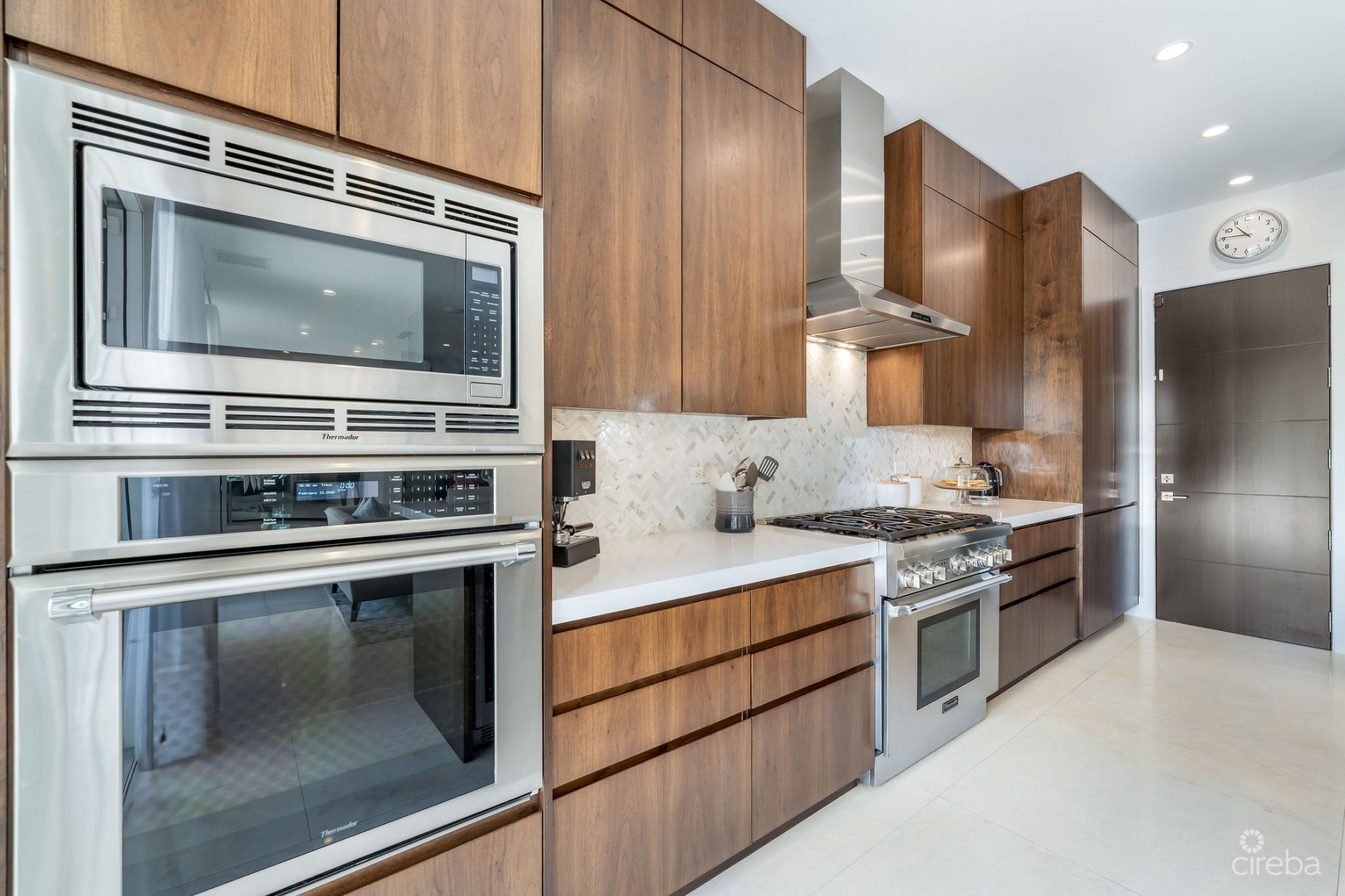 CYPRESS POINTE NORTH STAND ALONE EXECUTIVE RESIDENCE