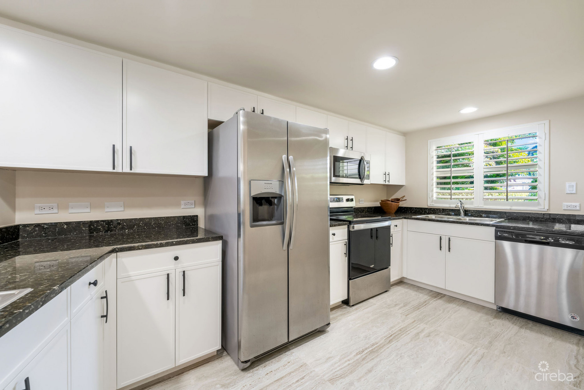 BEACHFRONT BLISS AT CAYMAN CLUB | SEVEN MILE BEACH