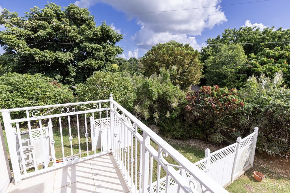 LOWER VALLEY LUXURY TOWNHOUSE