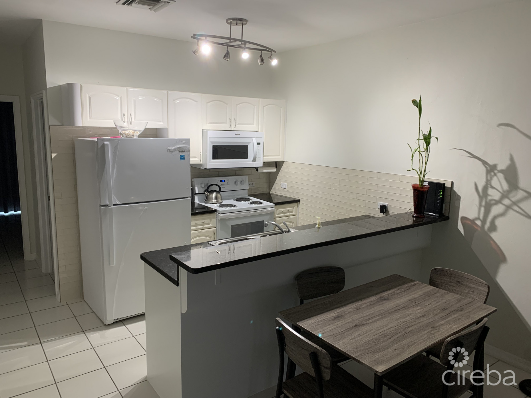 CHARMING & CENTRALLY LOCATED SOUTH COVE IN SOUTH SOUND