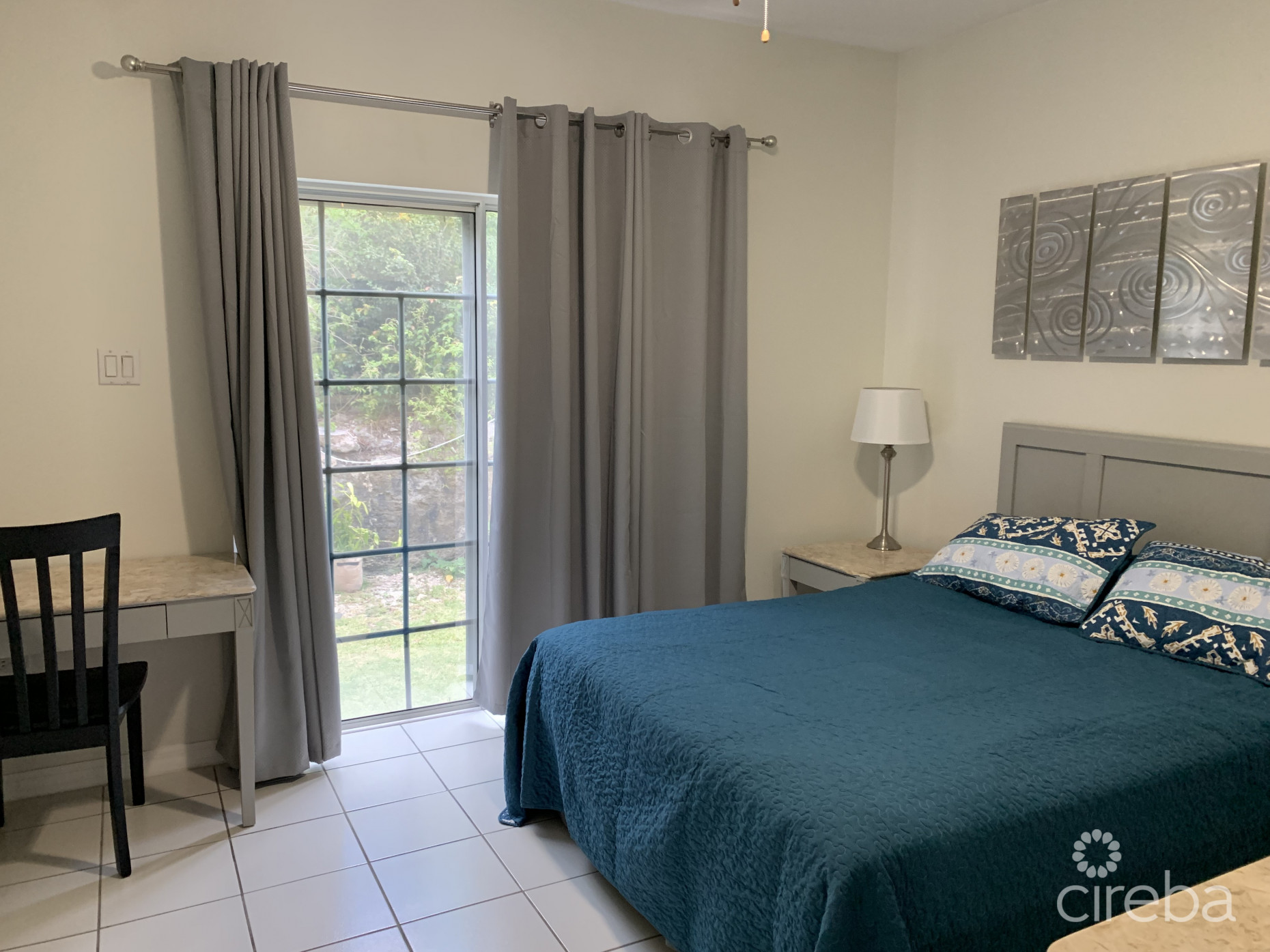 CHARMING & CENTRALLY LOCATED SOUTH COVE IN SOUTH SOUND