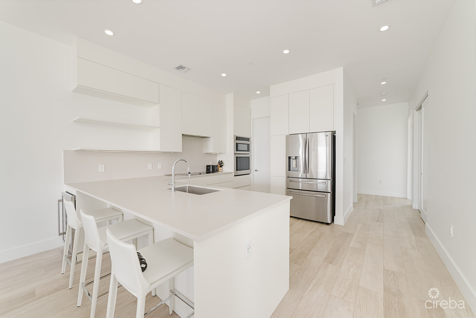 AURA PENTHOUSE - SOUTH SOUND