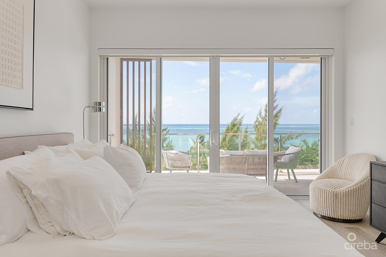 AURA PENTHOUSE - SOUTH SOUND