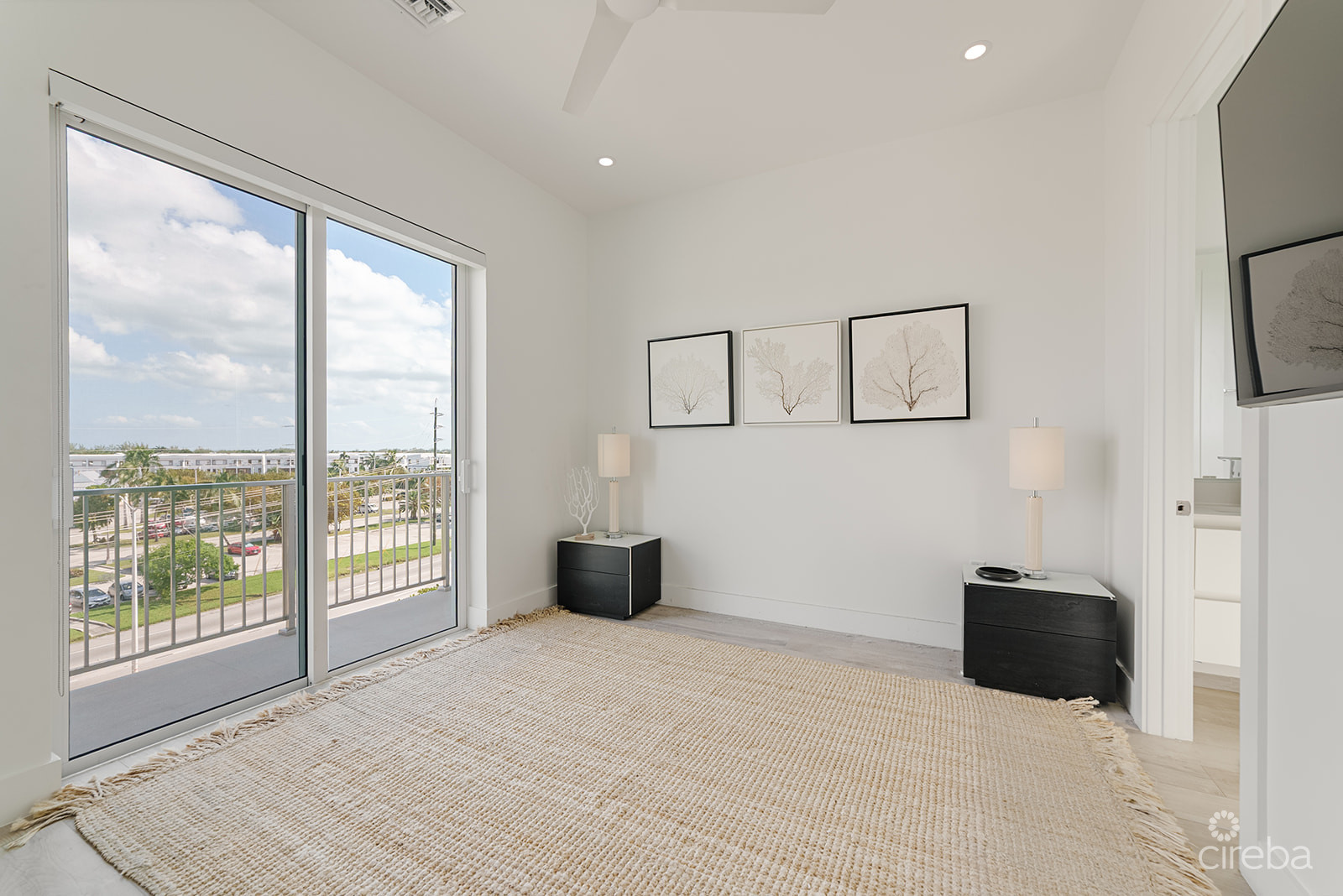 AURA PENTHOUSE - SOUTH SOUND