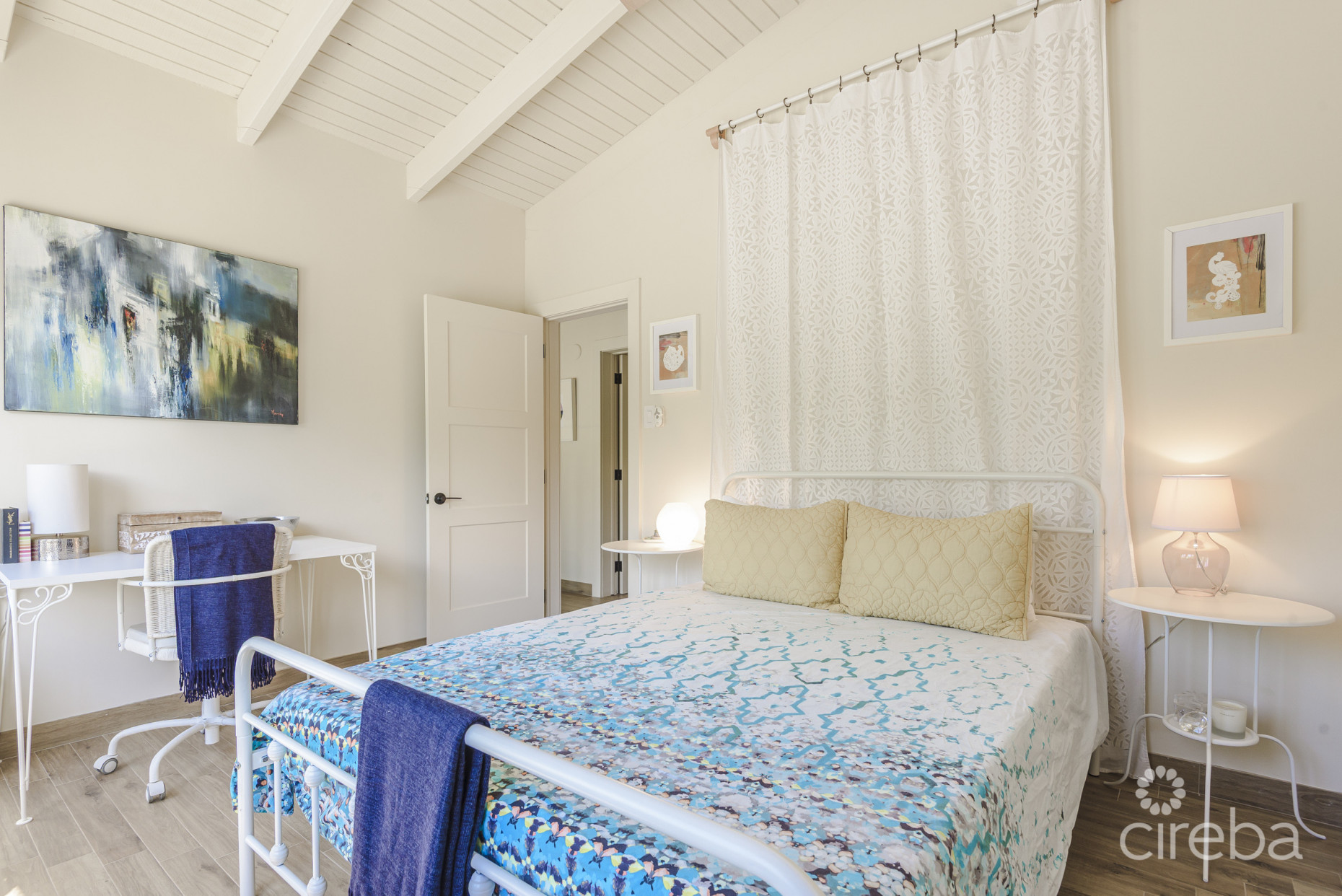 REMASTERED MID-CENTURY MODERN HOME