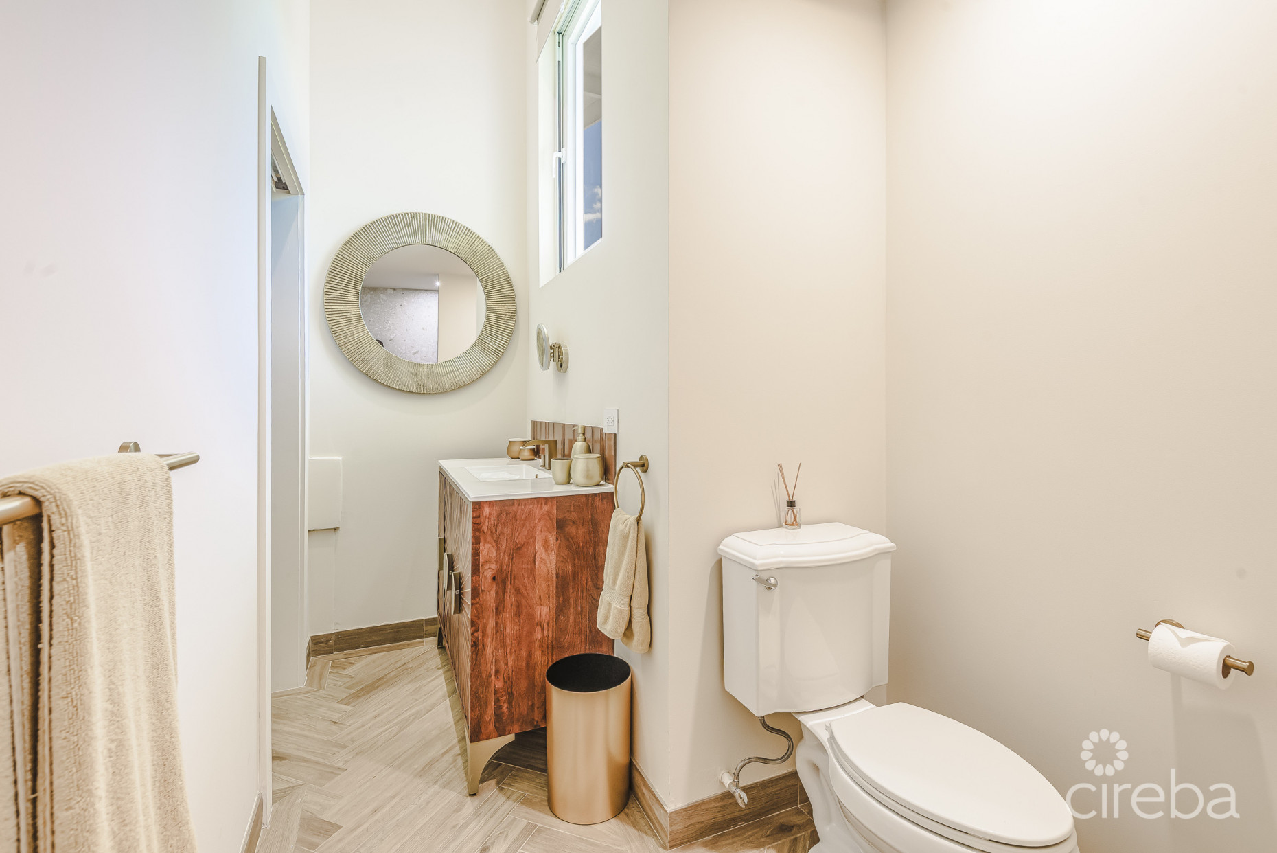 REMASTERED MID-CENTURY MODERN HOME