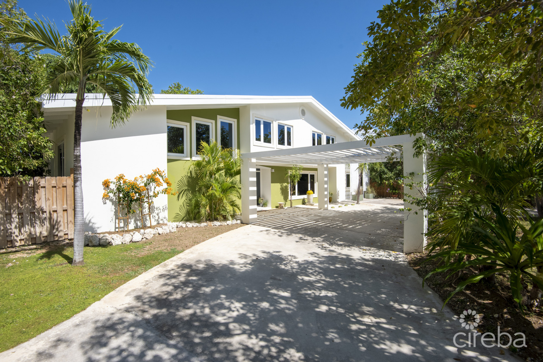 REMASTERED MID-CENTURY MODERN HOME