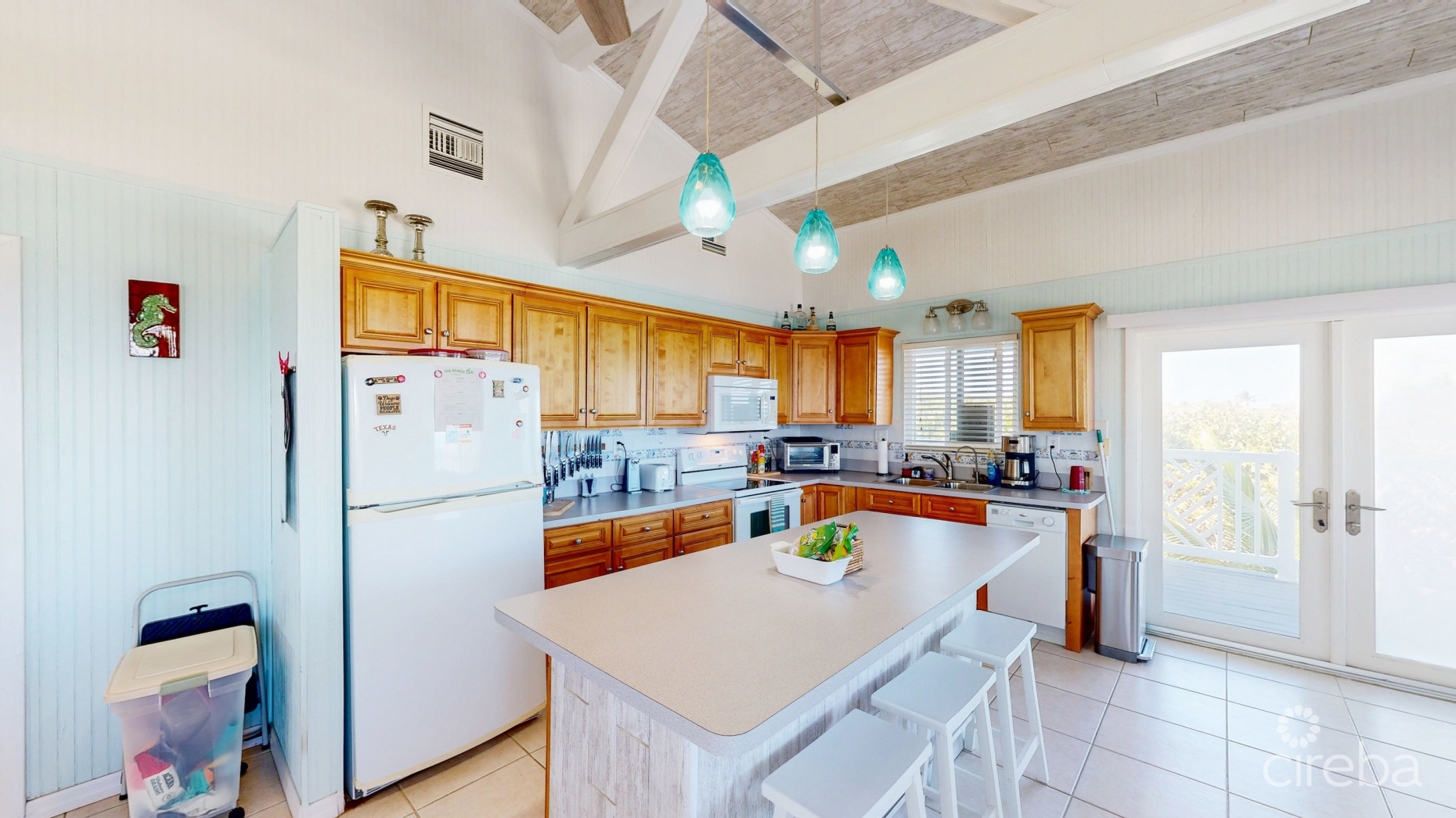 CAYMAN BRAC OCEAN FRONT HOME