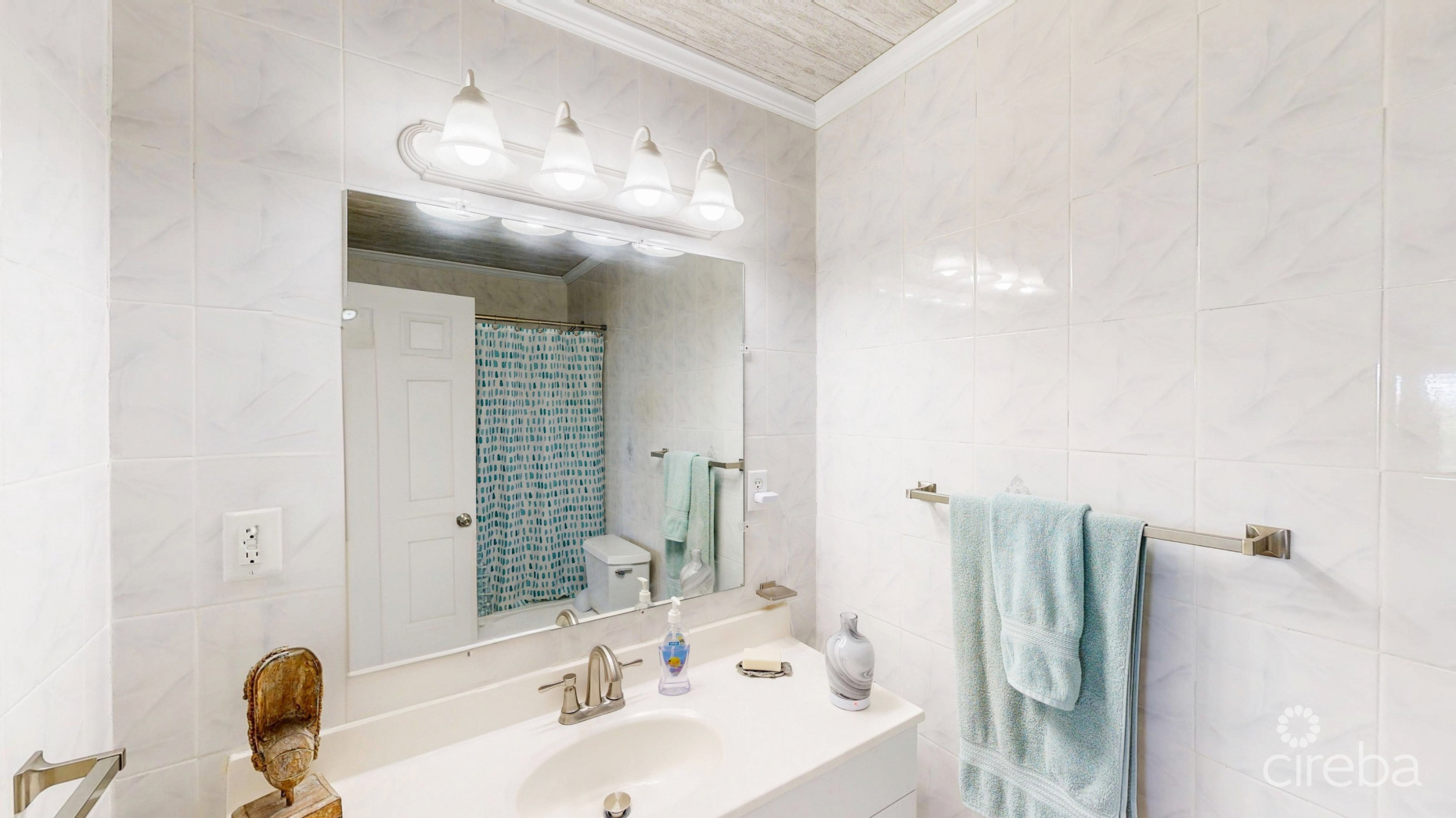 CAYMAN BRAC OCEAN FRONT HOME