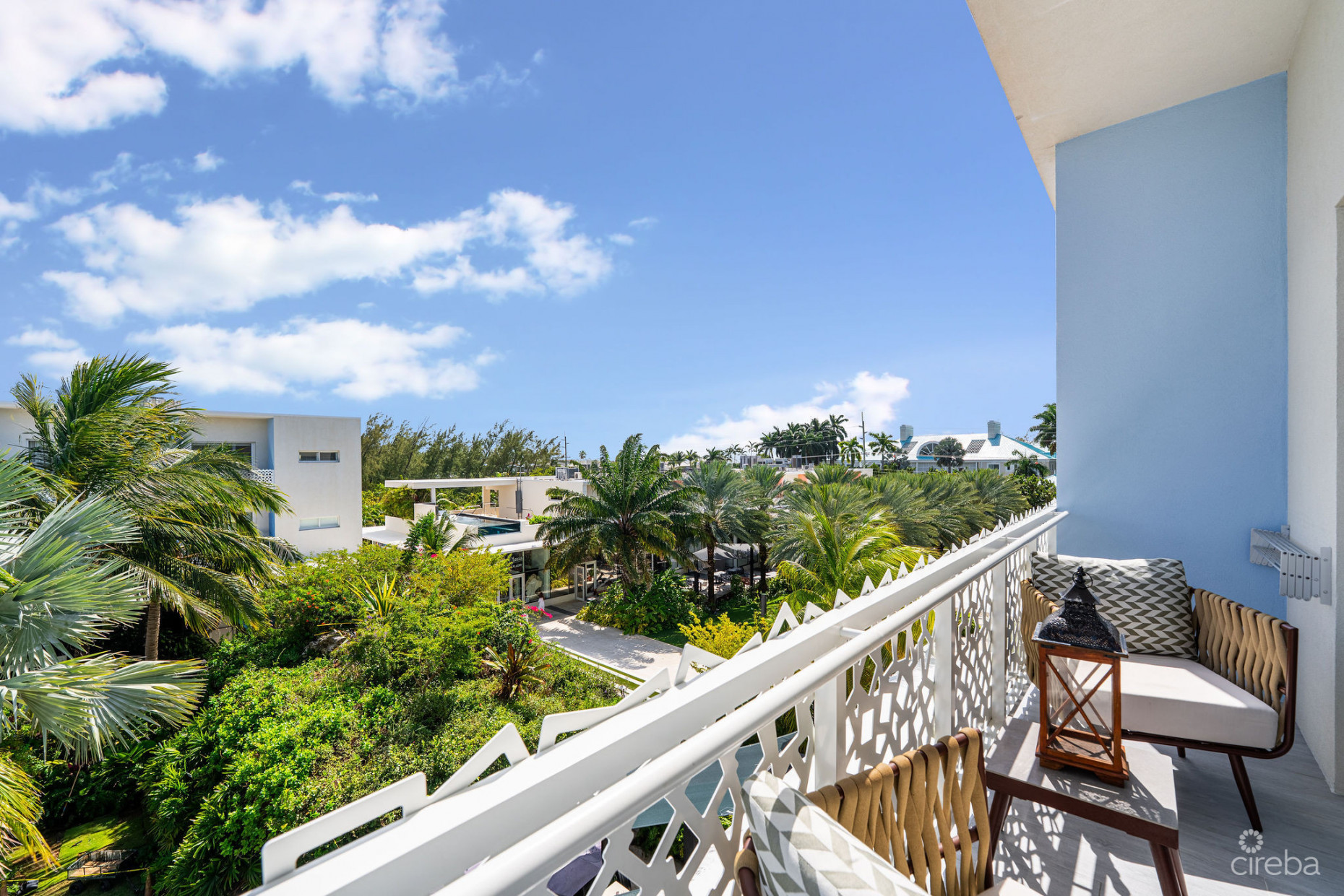 PRIME 1-BED CONDO AT THE GROVE | STEPS TO SMB & RESORT-STYLE LIVING