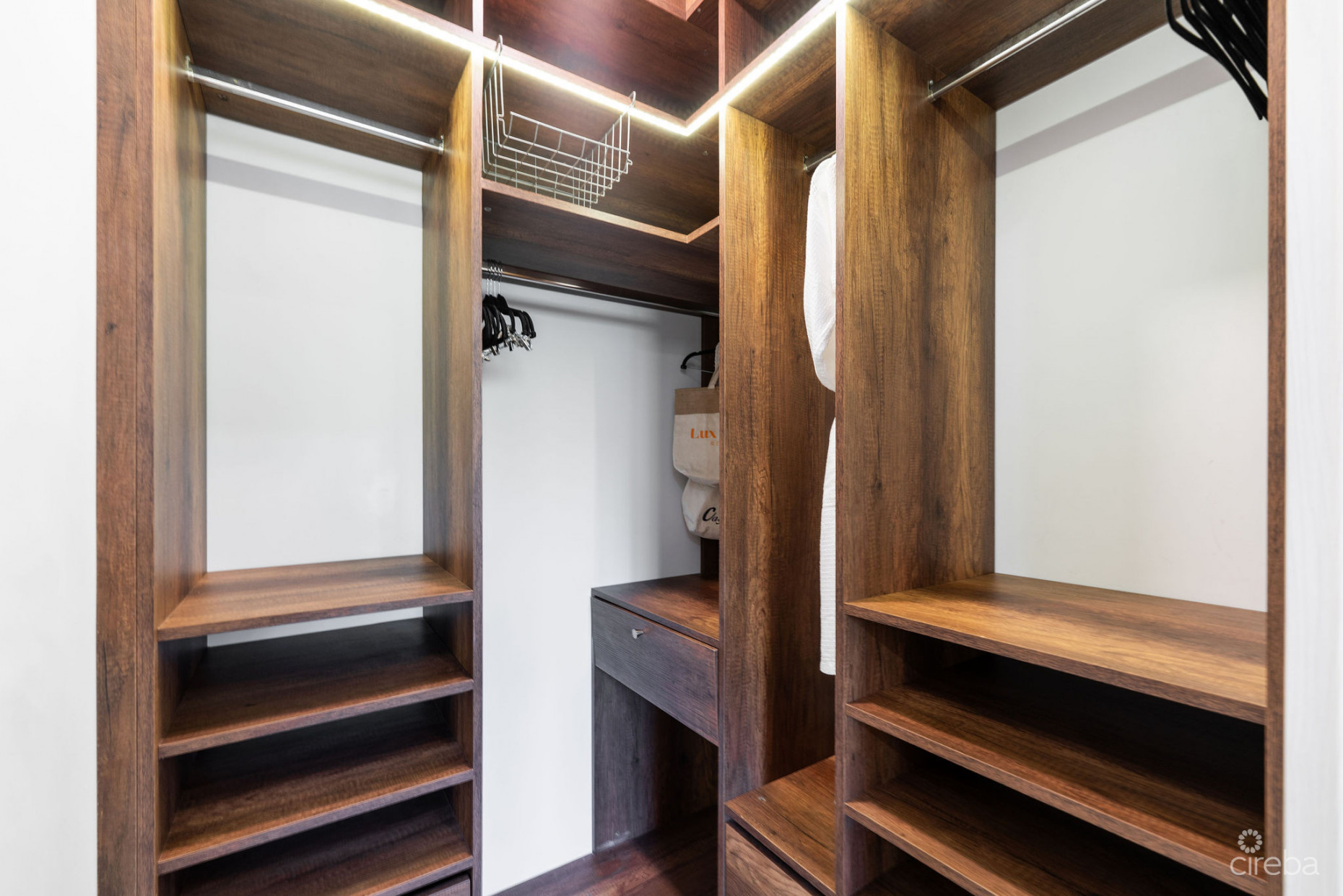 PRIME 1-BED CONDO AT THE GROVE | STEPS TO SMB & RESORT-STYLE LIVING