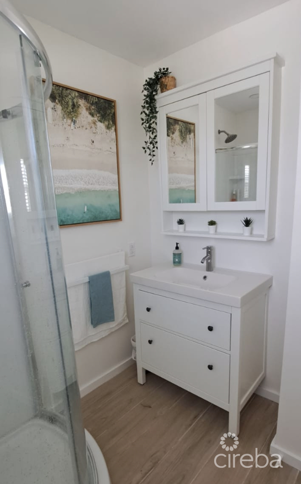 CONCH CLUB COTTAGE-LITTLE CAYMAN