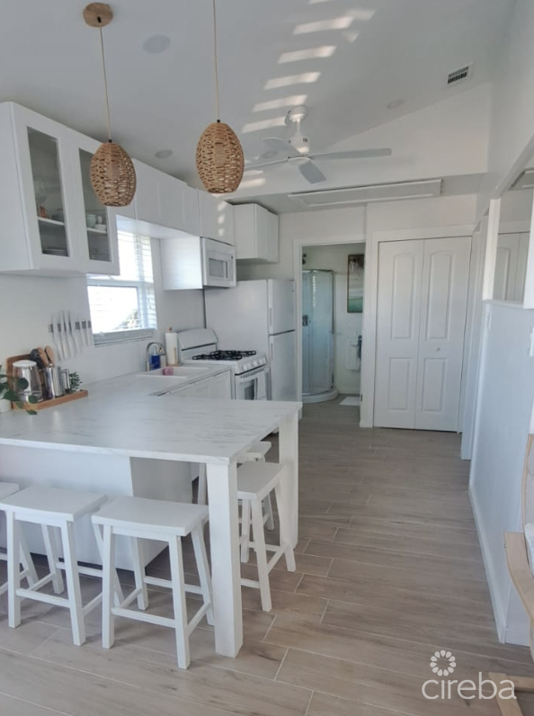 CONCH CLUB COTTAGE-LITTLE CAYMAN