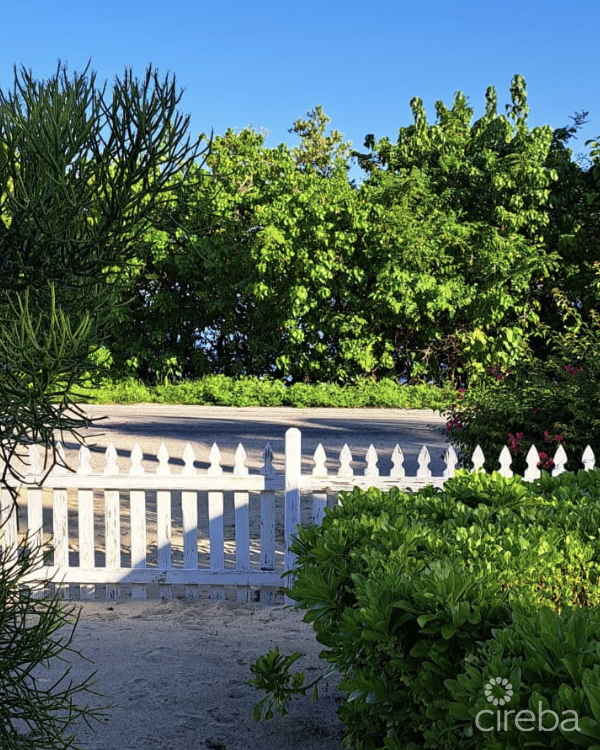 CONCH CLUB COTTAGE-LITTLE CAYMAN