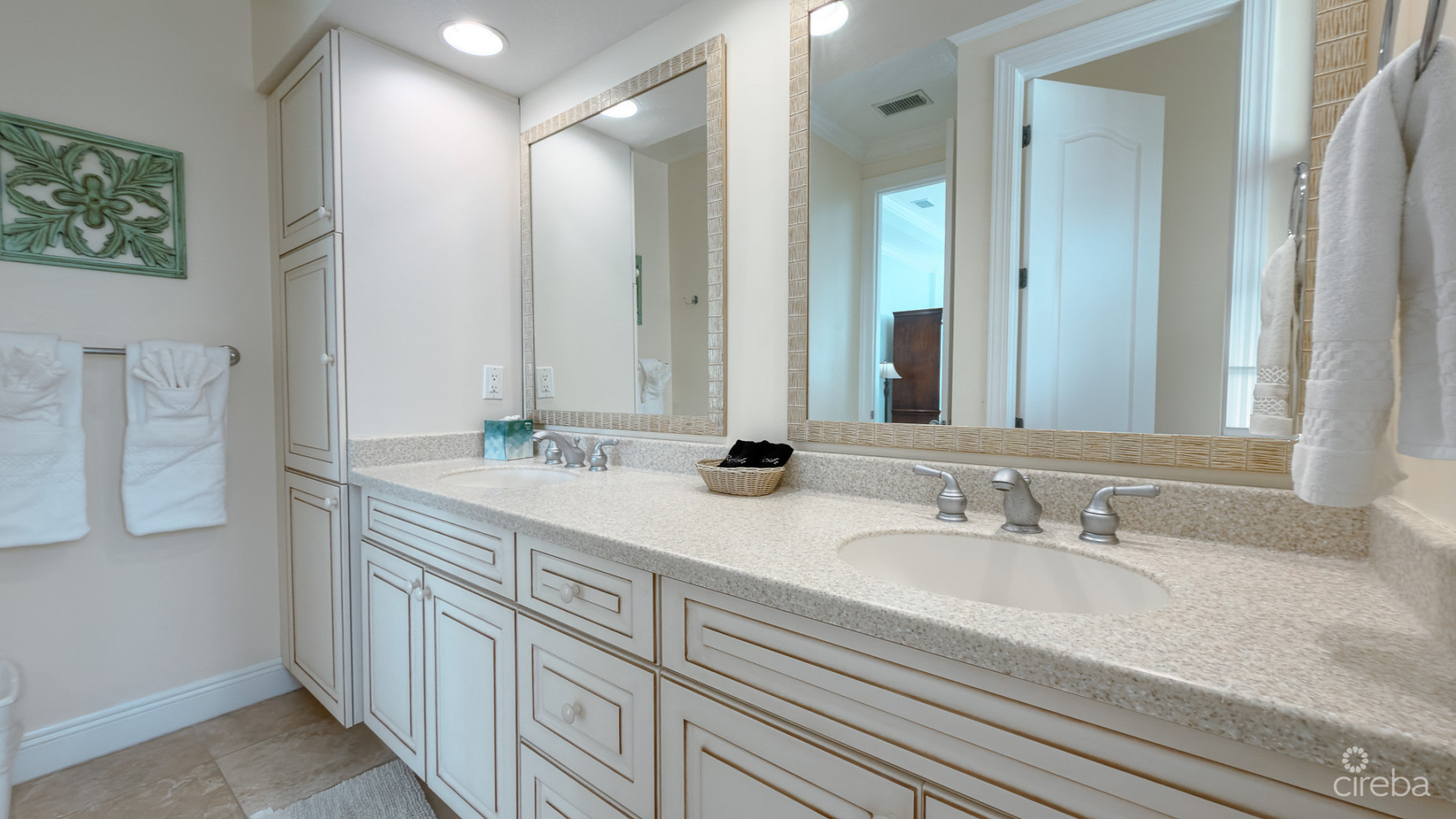 BEACHFRONT CONDO THE CLUB LITTLE CAYMAN