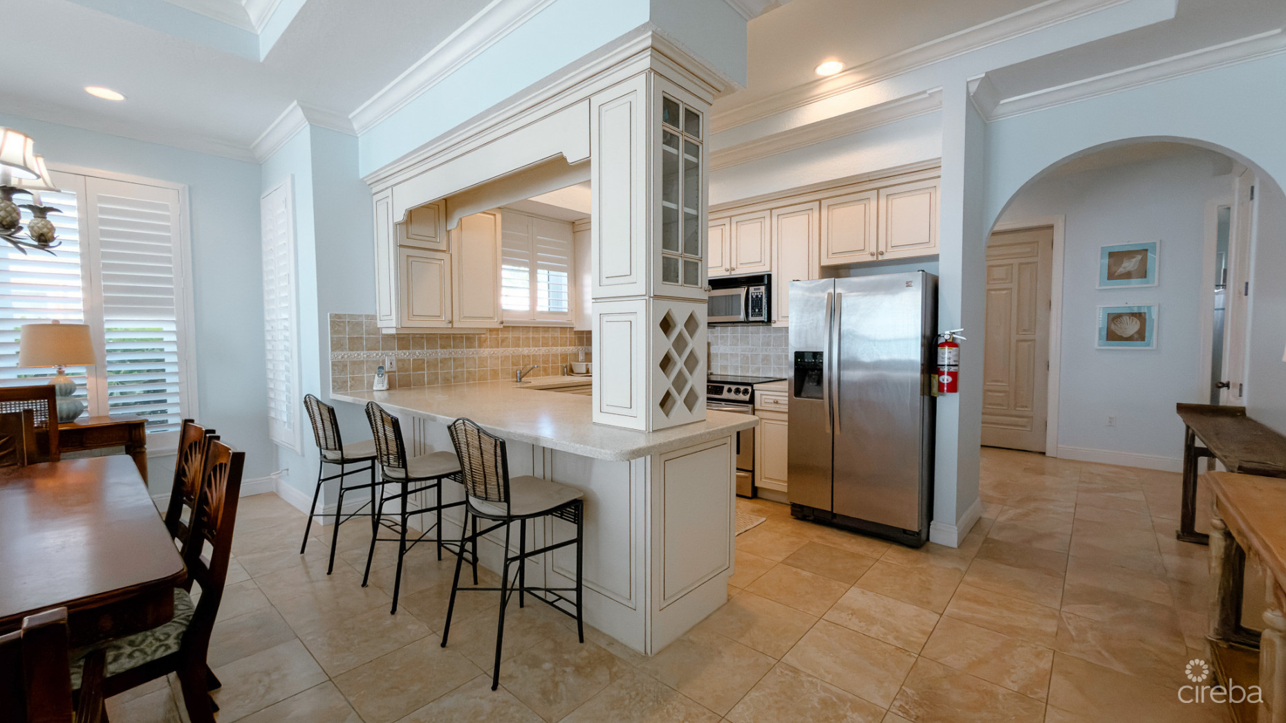 BEACHFRONT CONDO THE CLUB LITTLE CAYMAN