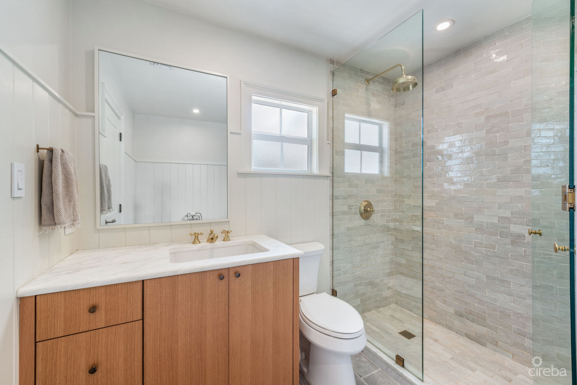 SNUG HARBOUR DESIGNER RENOVATED 4 BEDROOM HOME