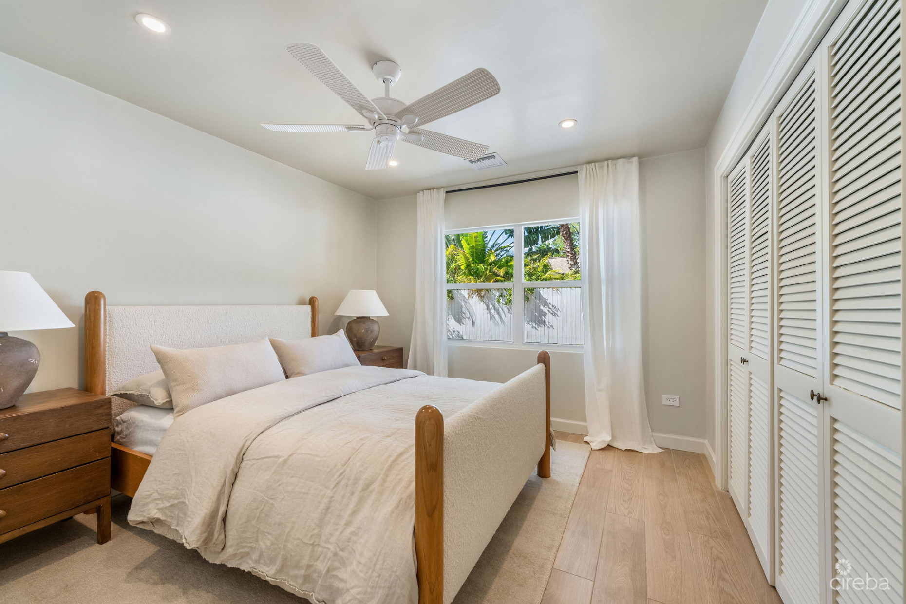 SNUG HARBOUR DESIGNER RENOVATED 4 BEDROOM HOME