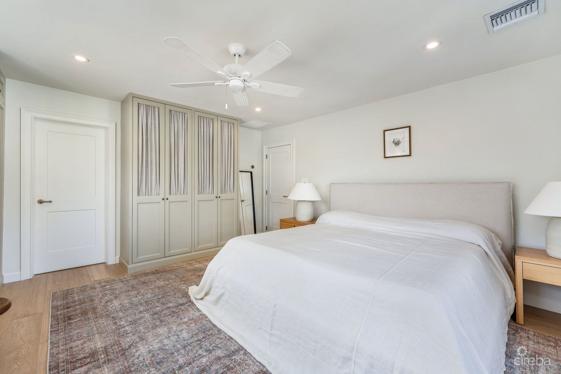 SNUG HARBOUR DESIGNER RENOVATED 4 BEDROOM HOME