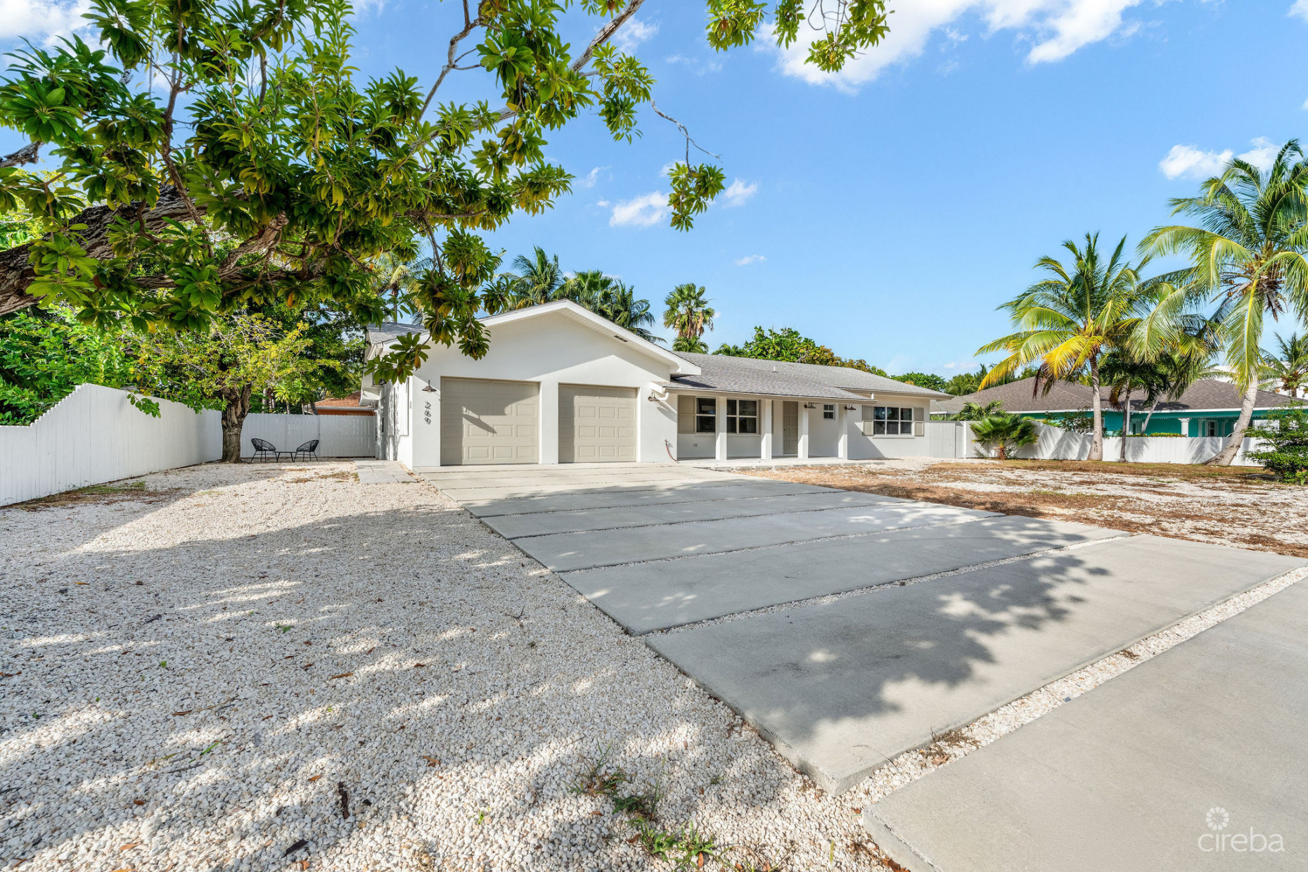 SNUG HARBOUR DESIGNER RENOVATED 4 BEDROOM HOME