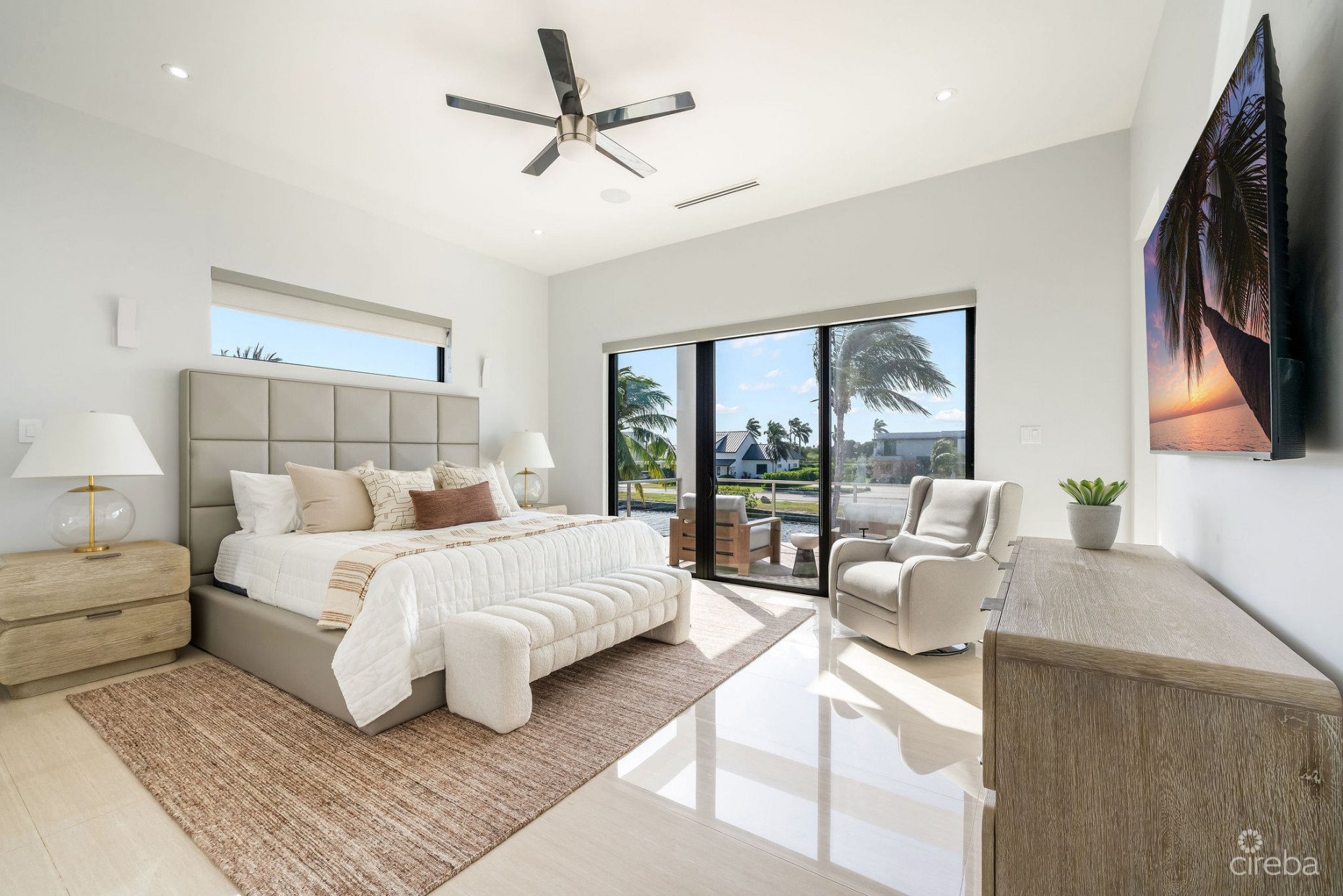 DAUM QUAY 12, CRYSTAL HARBOUR CANAL FRONT HOME