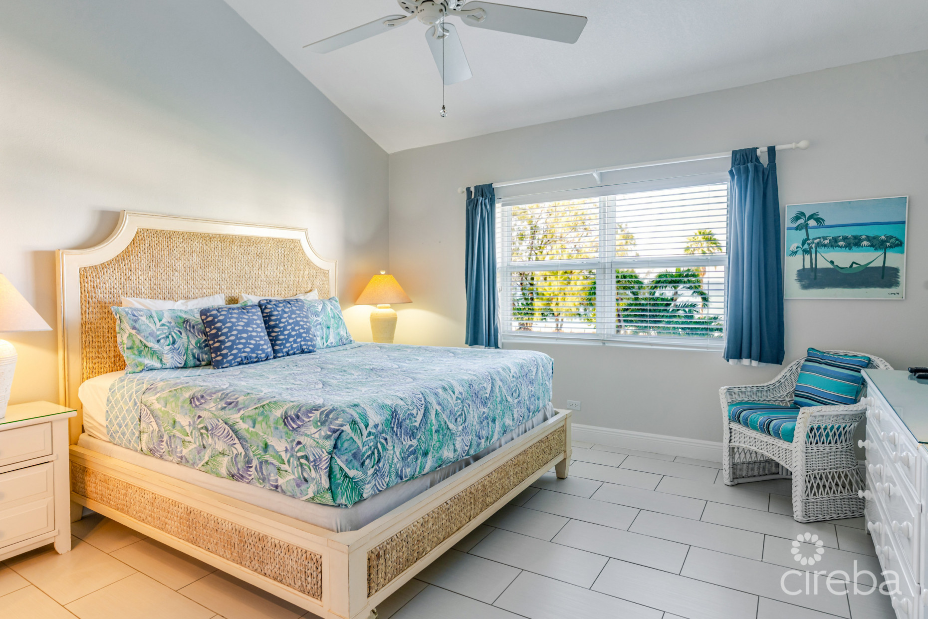 HARBOUR HEIGHTS, SEVEN MILE BEACH (RENOVATED)