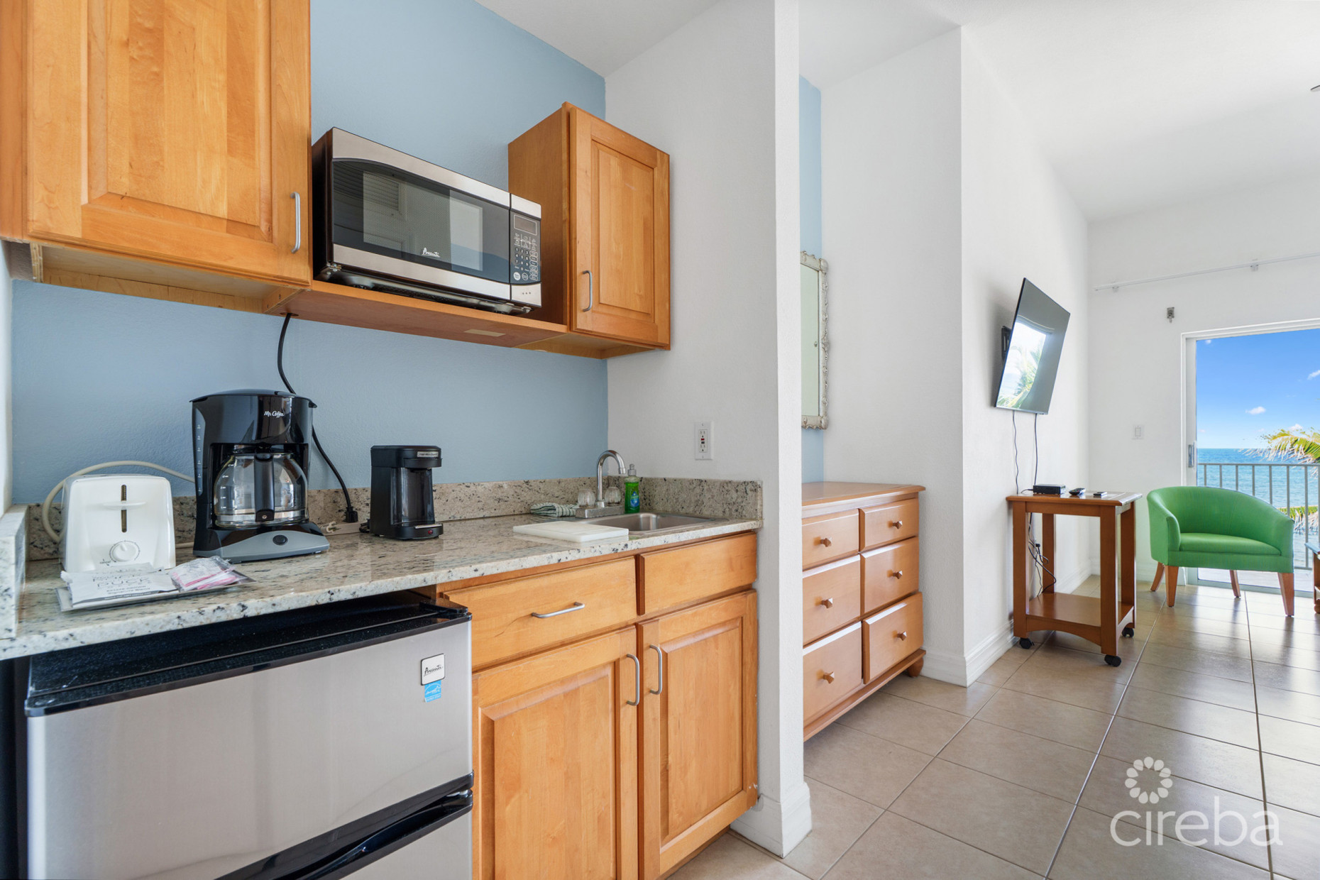 CASTAWAY COVE BEACHFRONT - 2 BED, 2 BATH, A AND B LOCK OFF UNIT