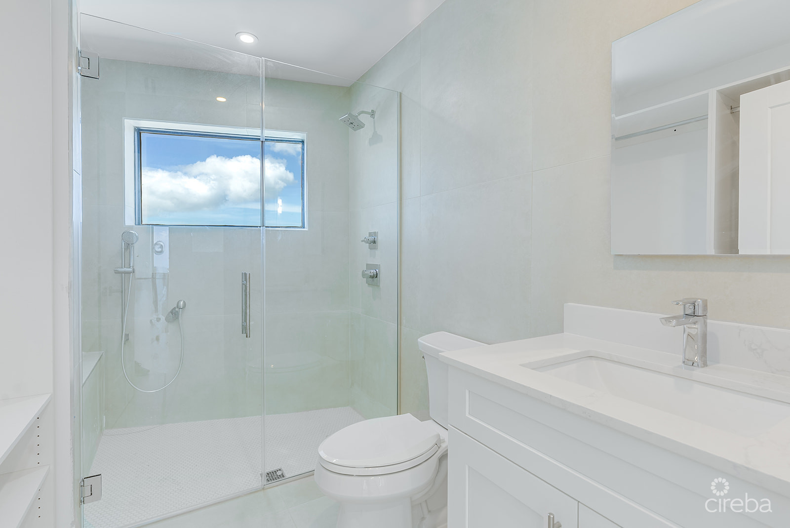 ROYAL PALMS - 5 BEDROOM ESTATE W/RENTAL UNIT