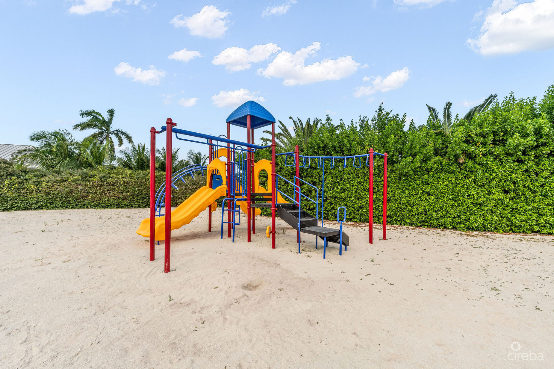 ARVIA 3-BEDROOM CANAL FRONT UNIT WITH DOCK