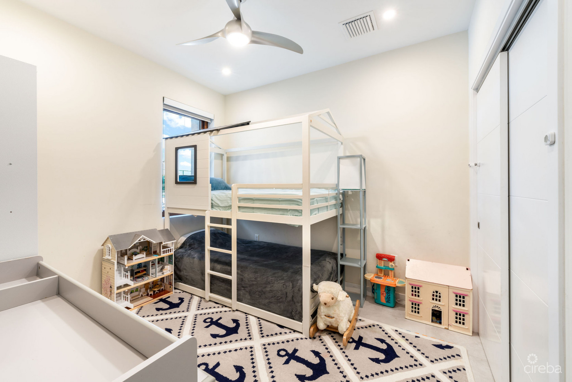 ARVIA 3-BEDROOM CANAL FRONT UNIT WITH DOCK