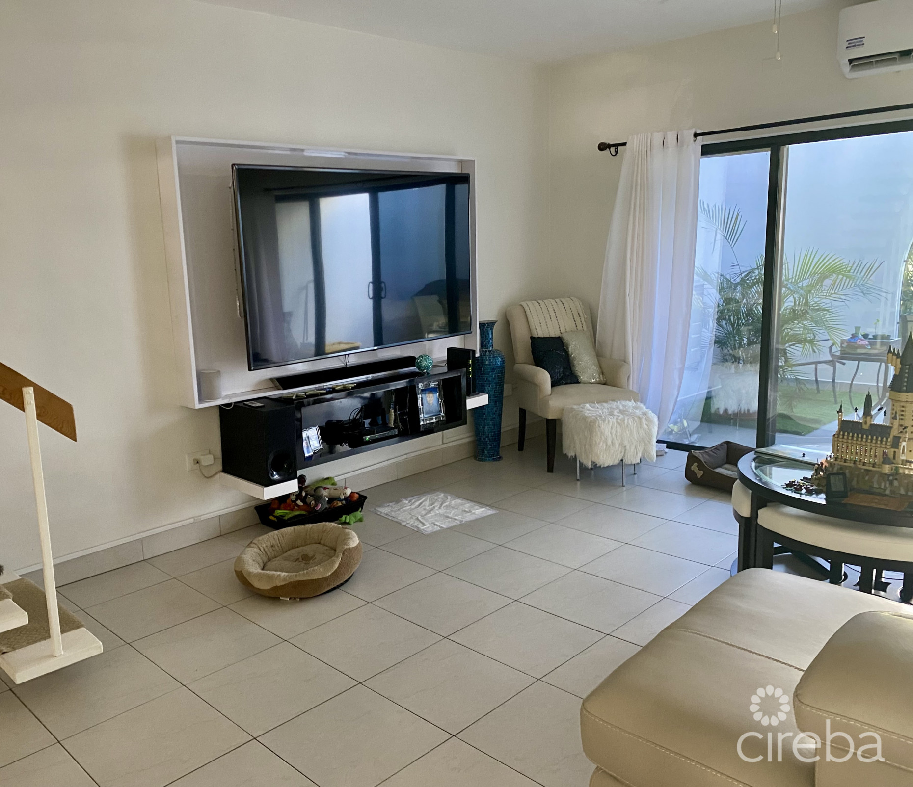 LIME TREE BAY TOWNHOUSE 2 BED FREEHOLD! SMB CORRIDOR