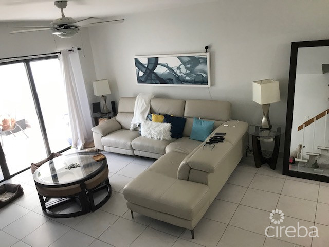 LIME TREE BAY TOWNHOUSE 2 BED FREEHOLD! SMB CORRIDOR