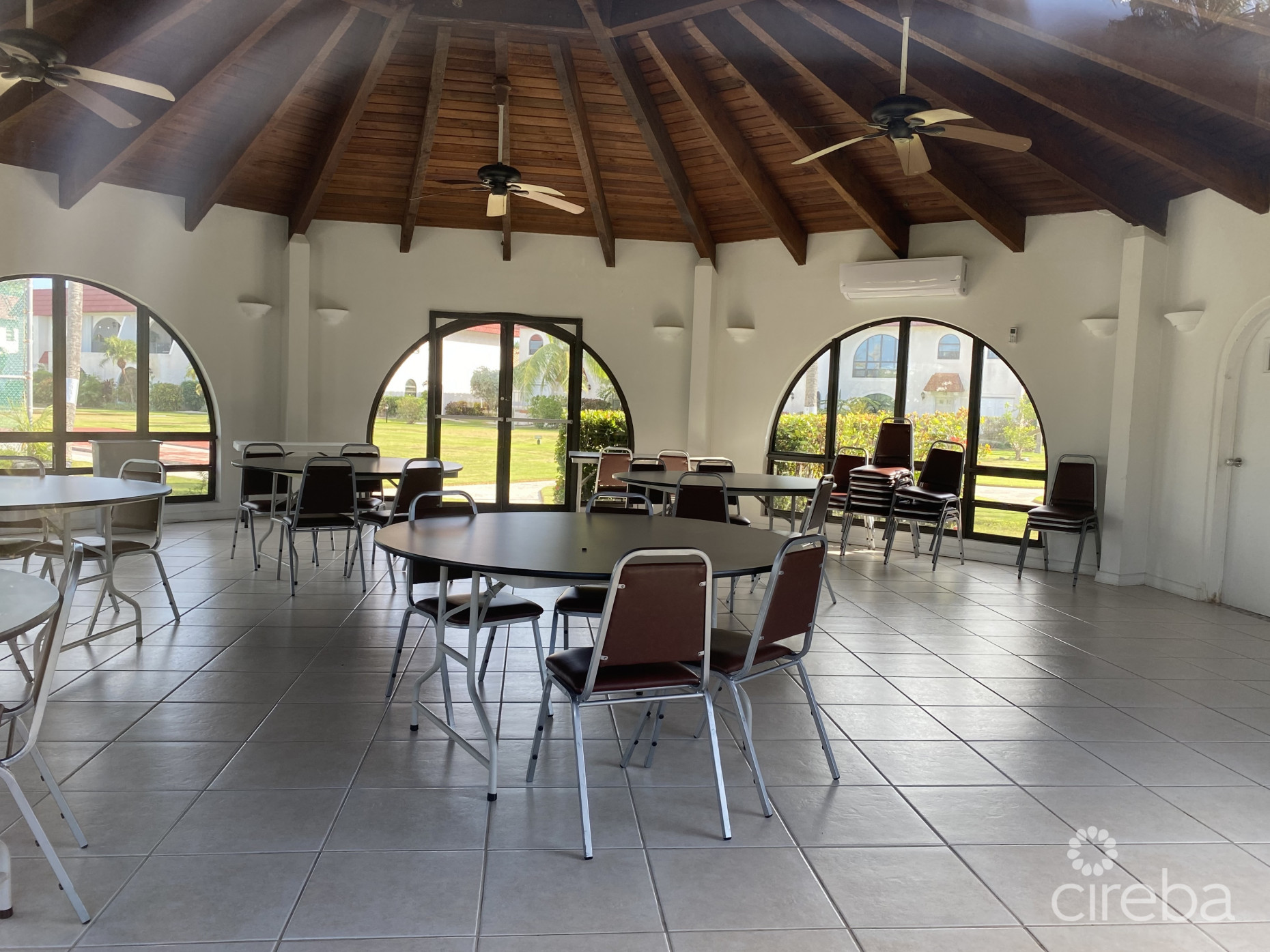 LIME TREE BAY TOWNHOUSE 2 BED 2.5 BATH SMB CORRIDOR