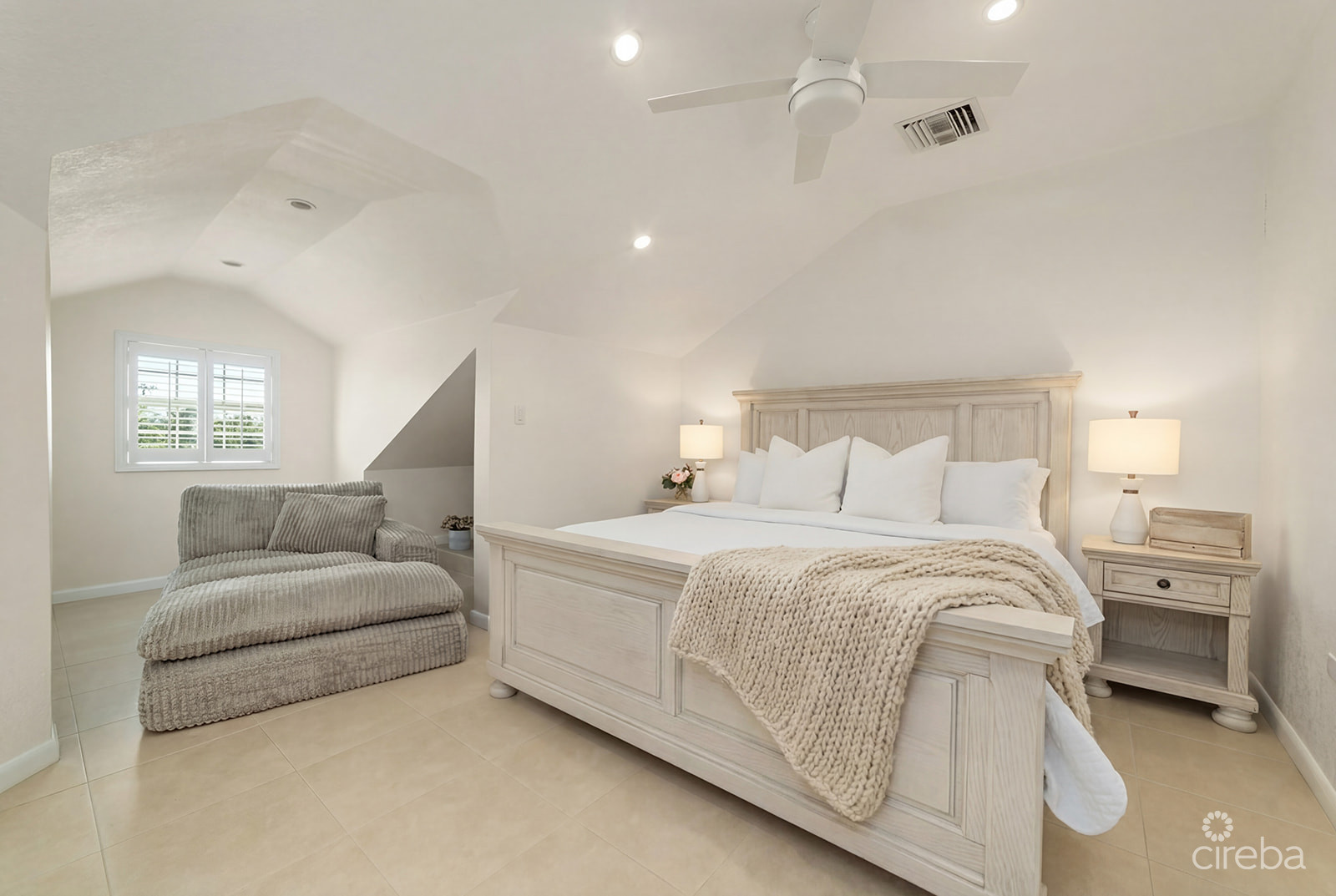 FULLY REMODELED 3 BEDROOM TOWNHOME IN PARK TRACE